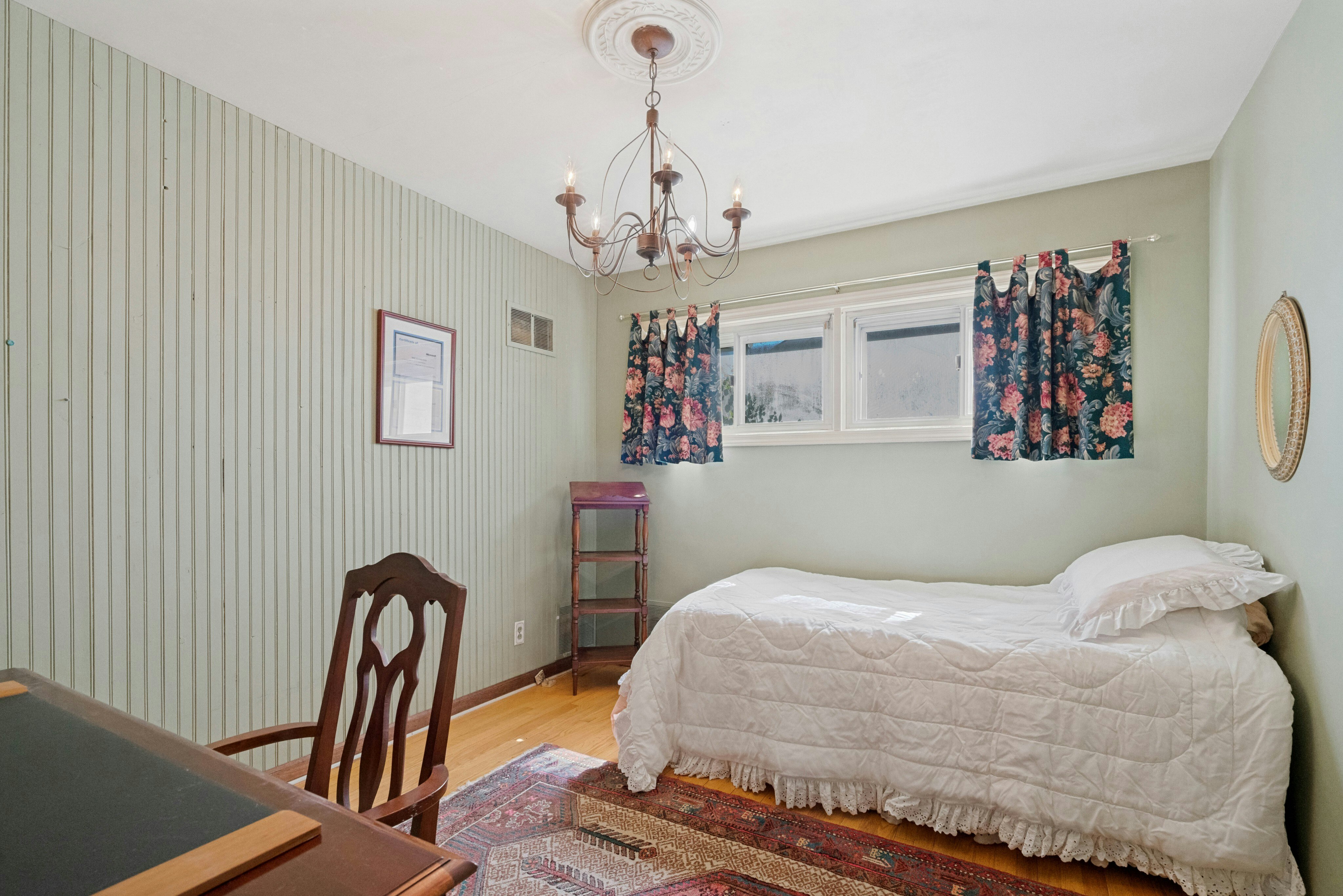 10-01 Plymouth Drive 