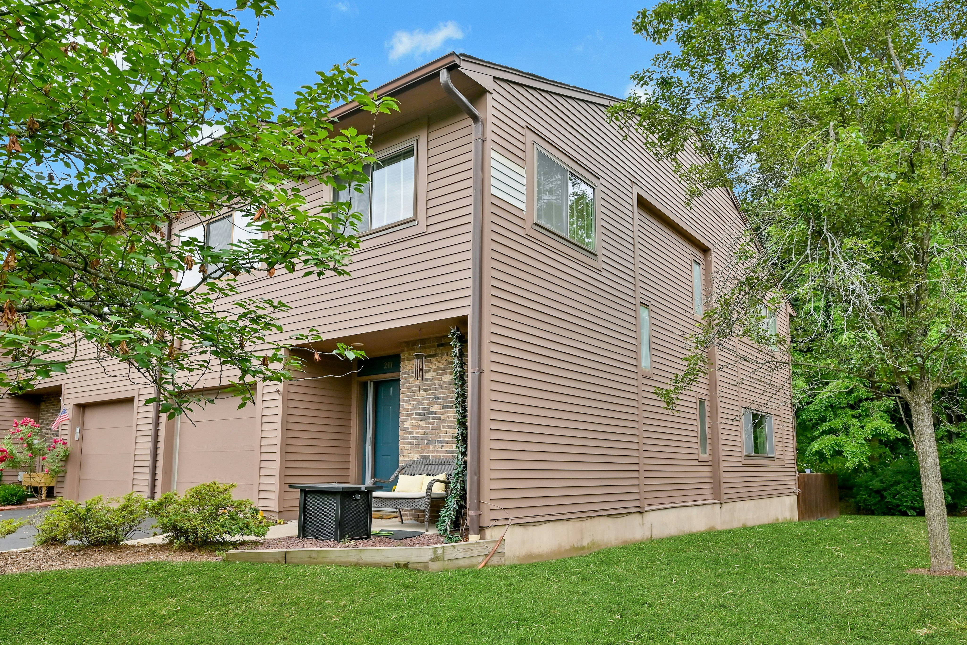 211 Yorktowne Court #211F 