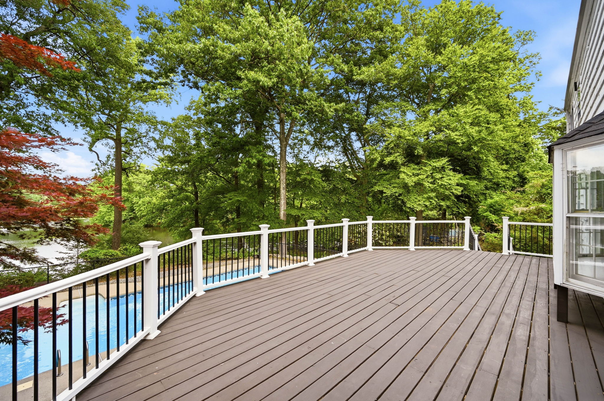 376 Lakeview Drive 
