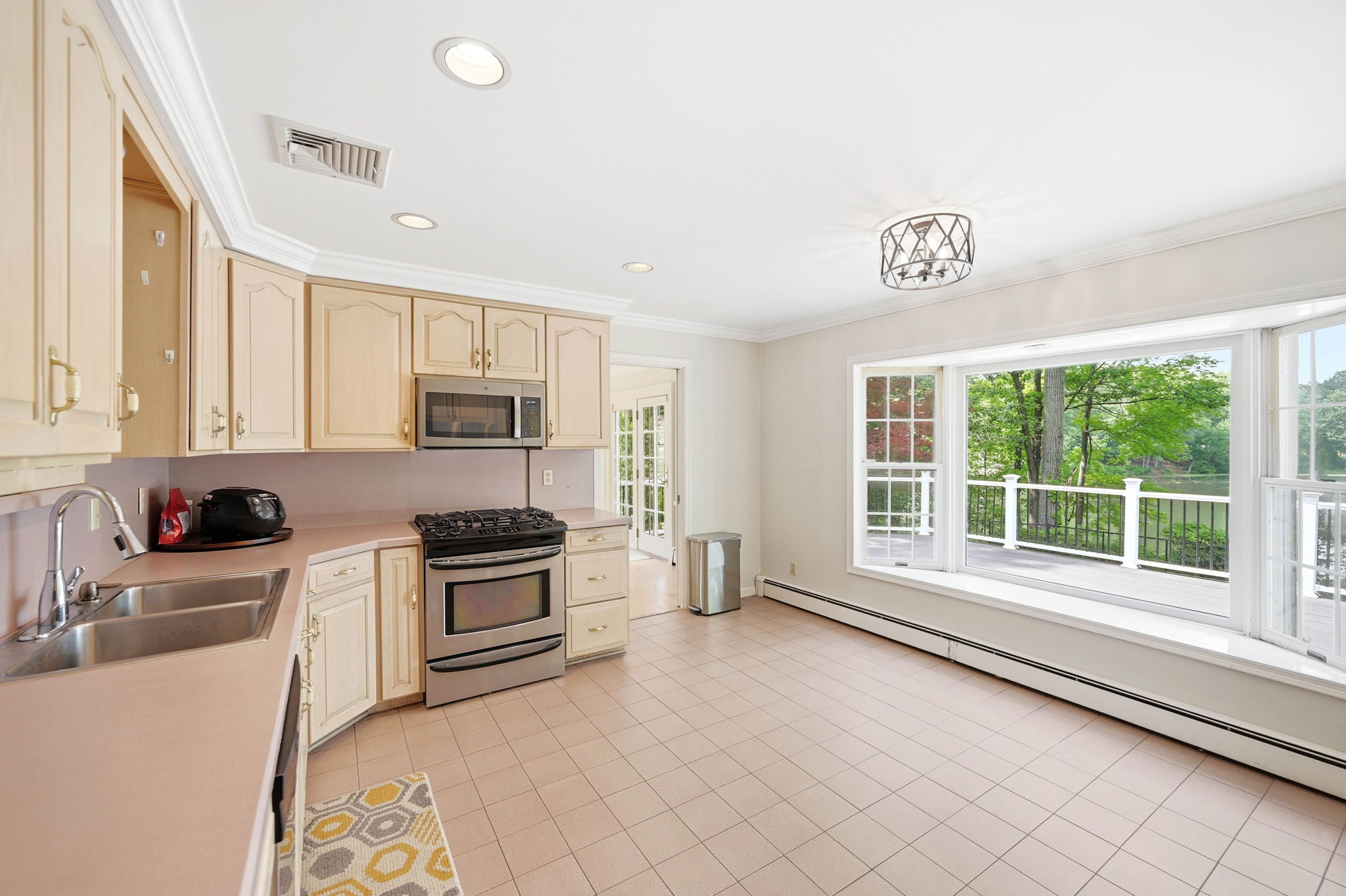 376 Lakeview Drive 