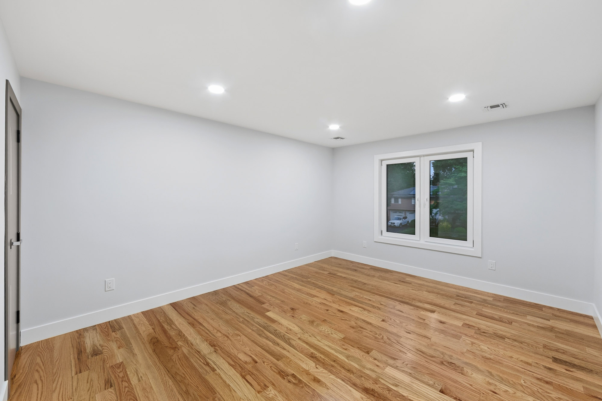 31-07 Morlot Avenue
