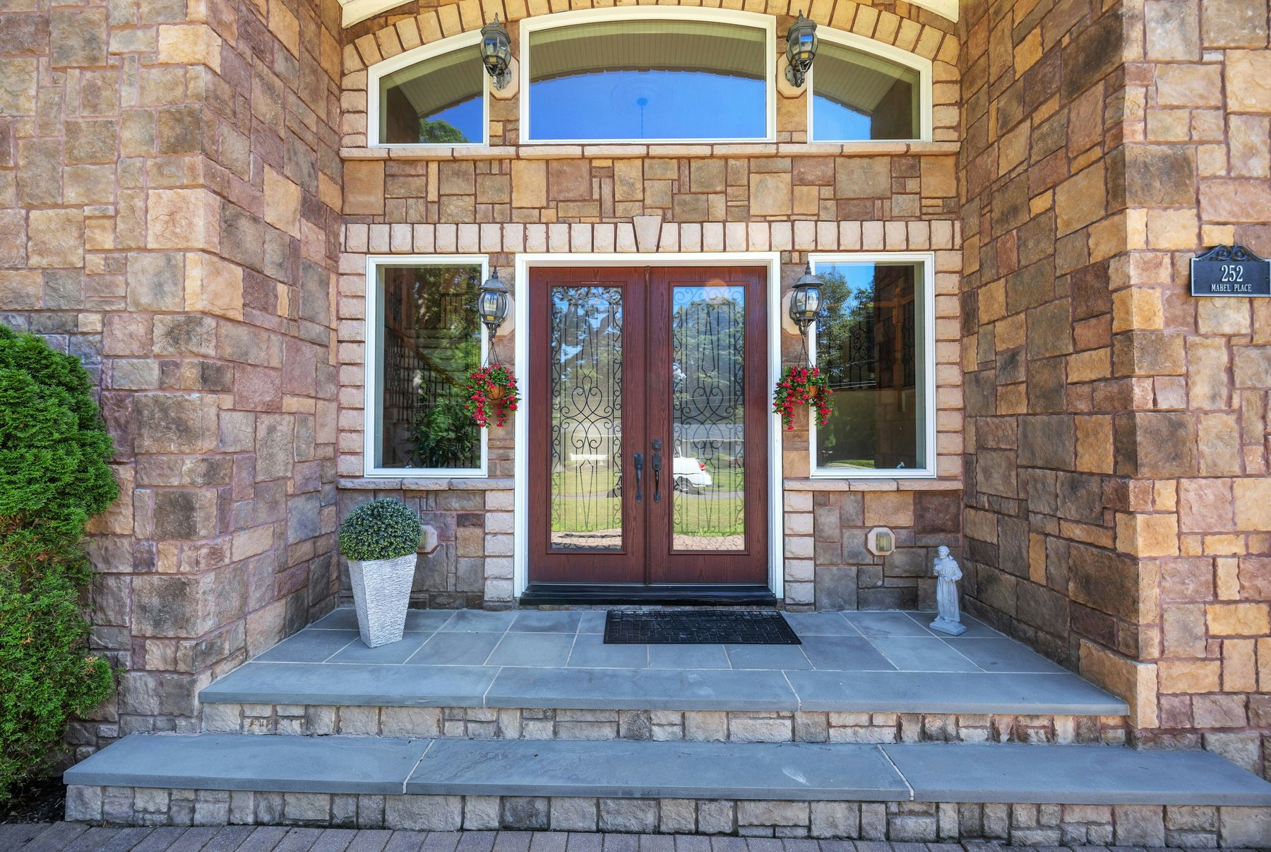 252 Mabel Place 