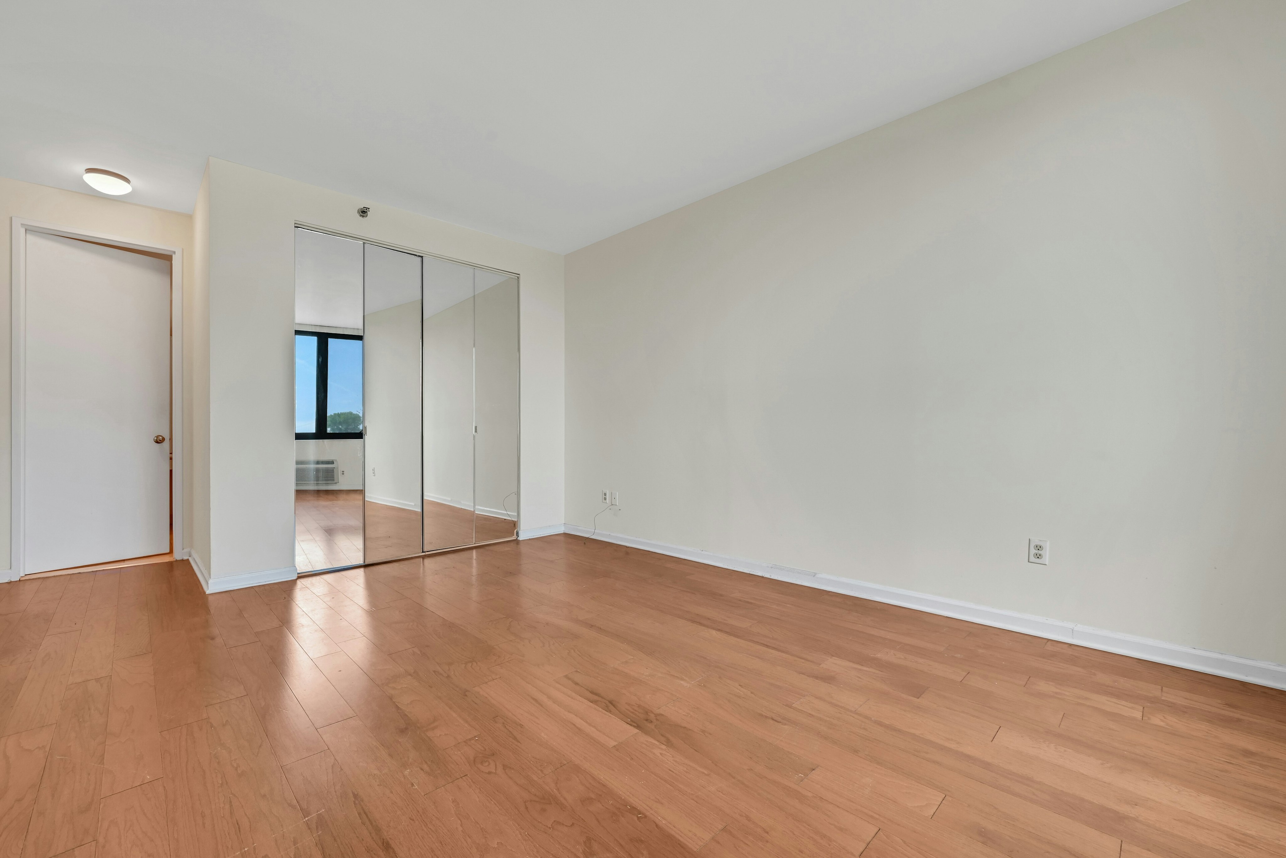 100 Carlyle Drive 5L-N