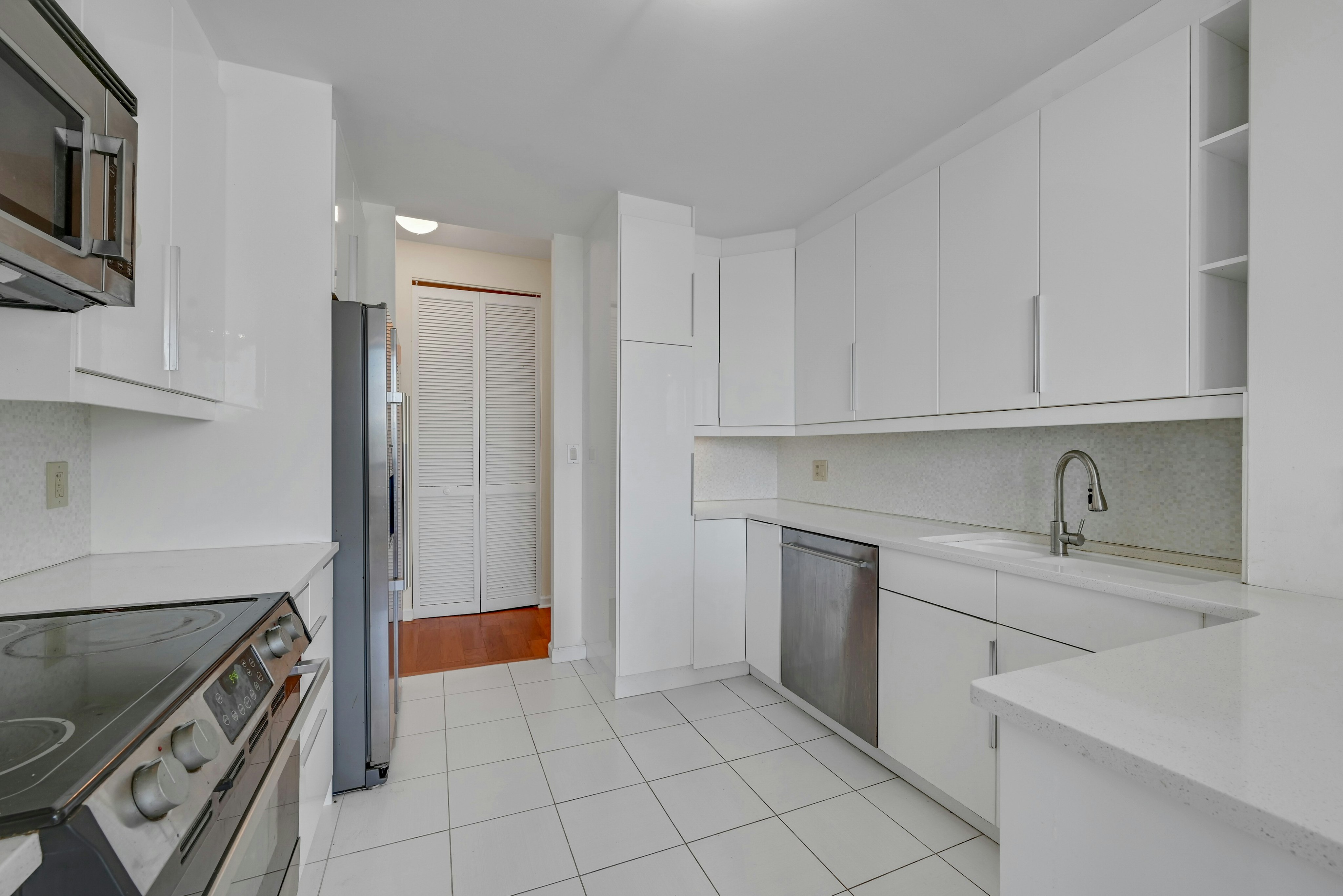 100 Carlyle Drive 5L-N
