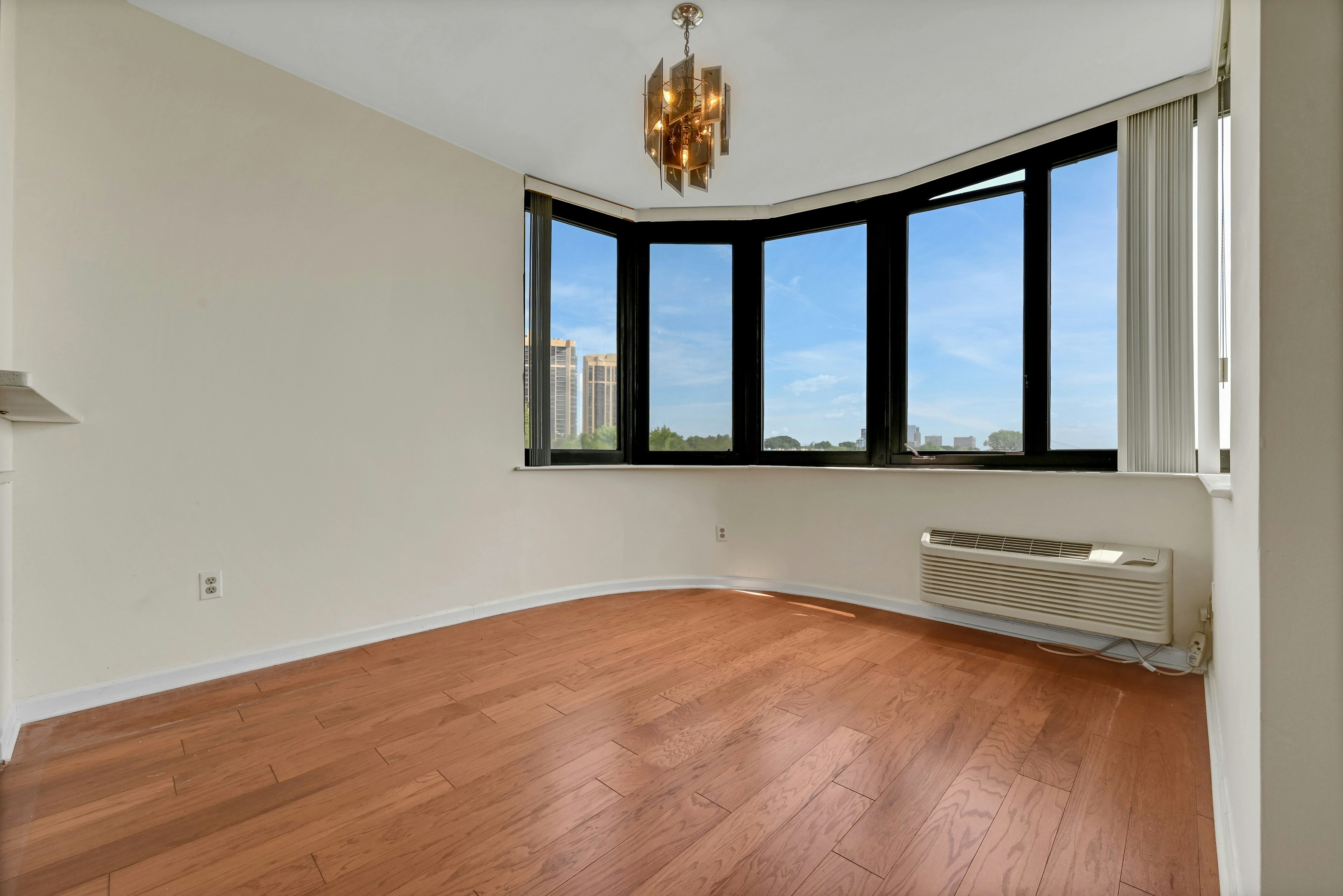 100 Carlyle Drive 5L-N
