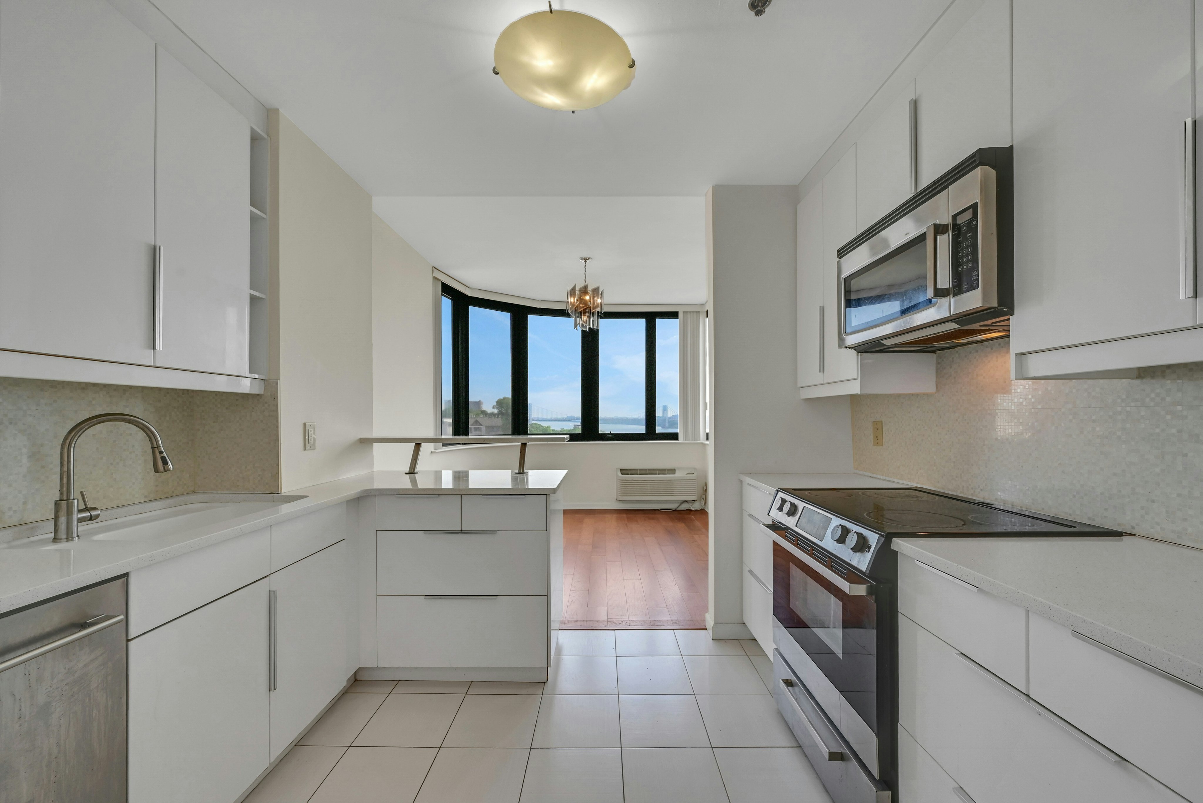 100 Carlyle Drive 5L-N