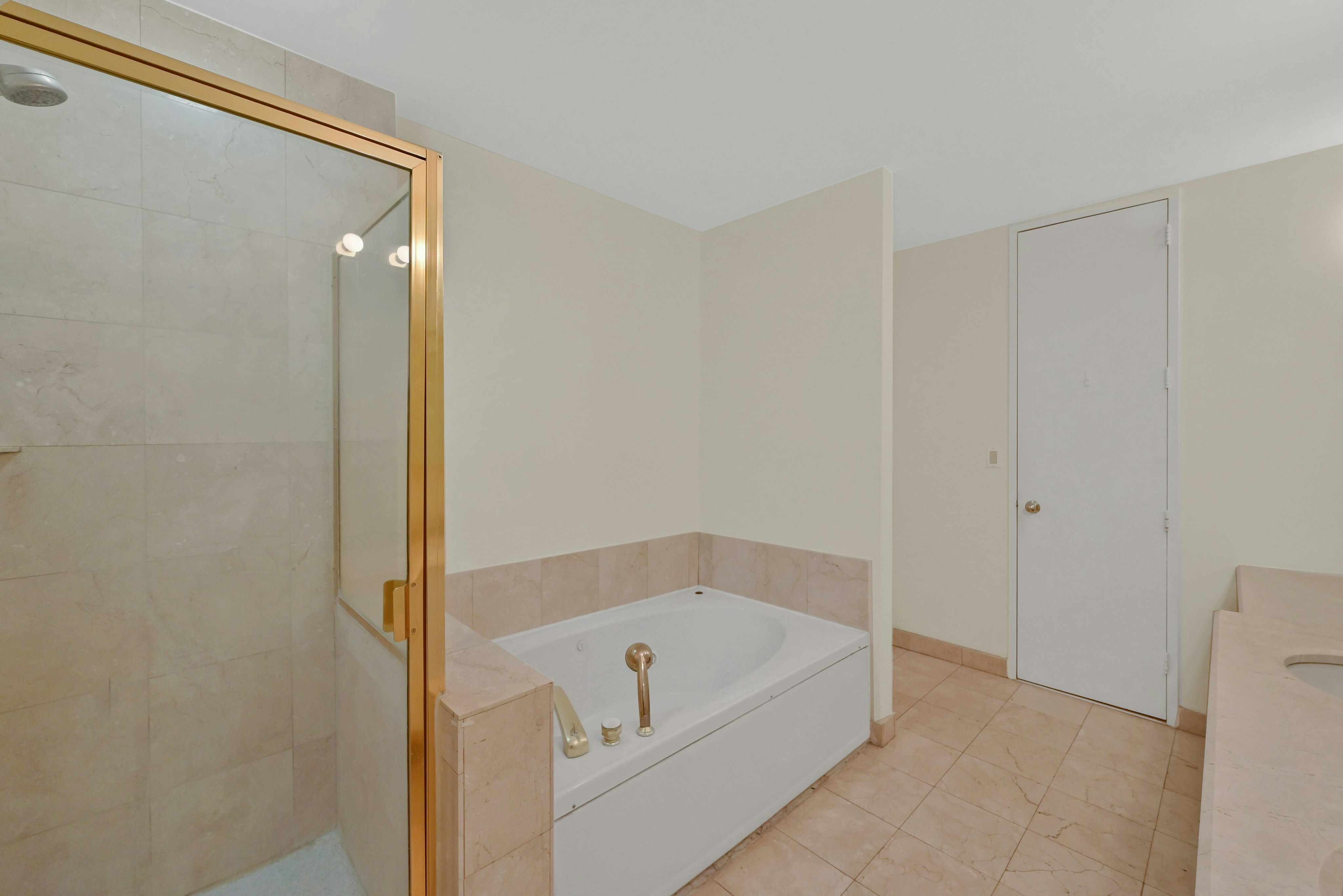 100 Carlyle Drive 5L-N