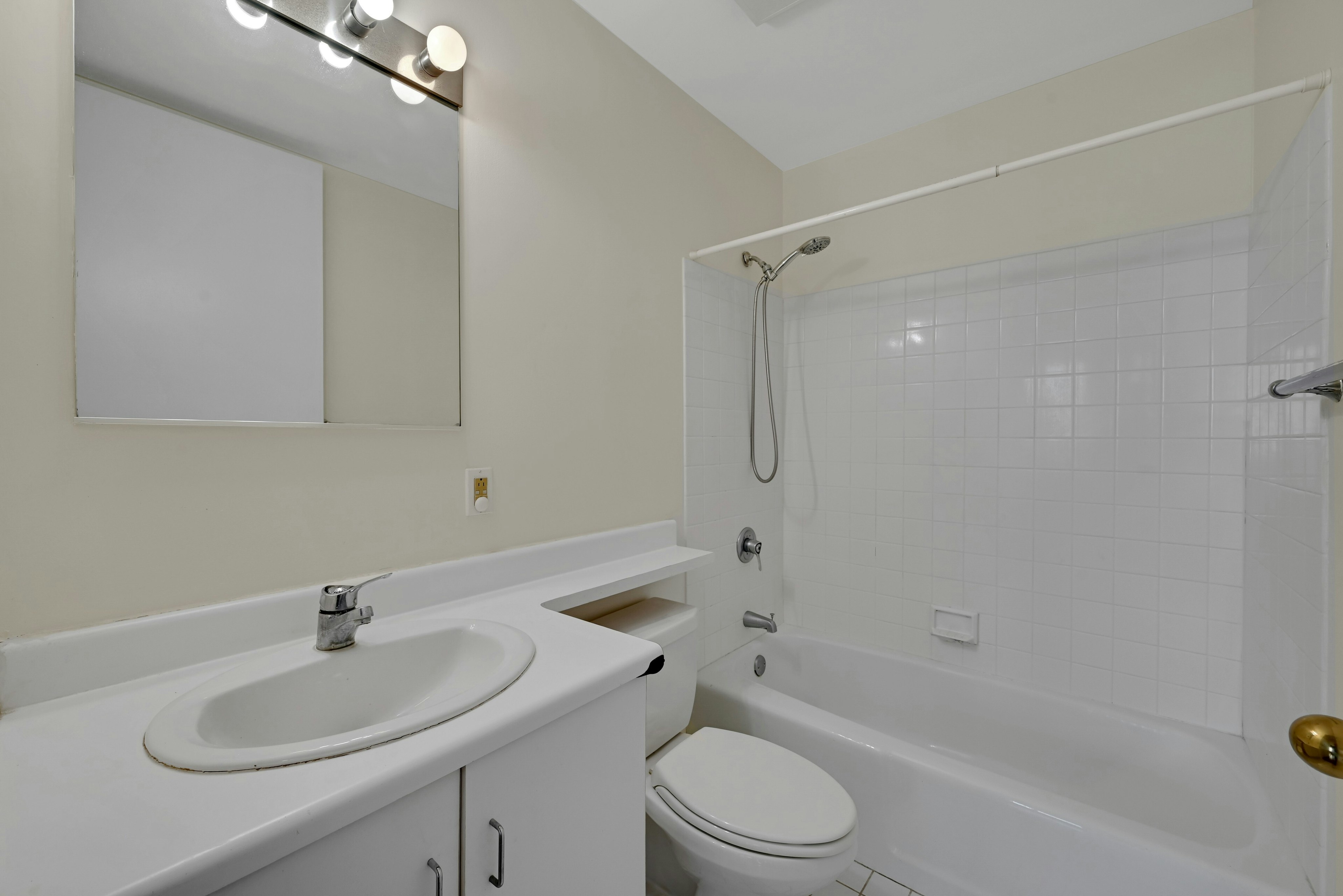 100 Carlyle Drive 5L-N