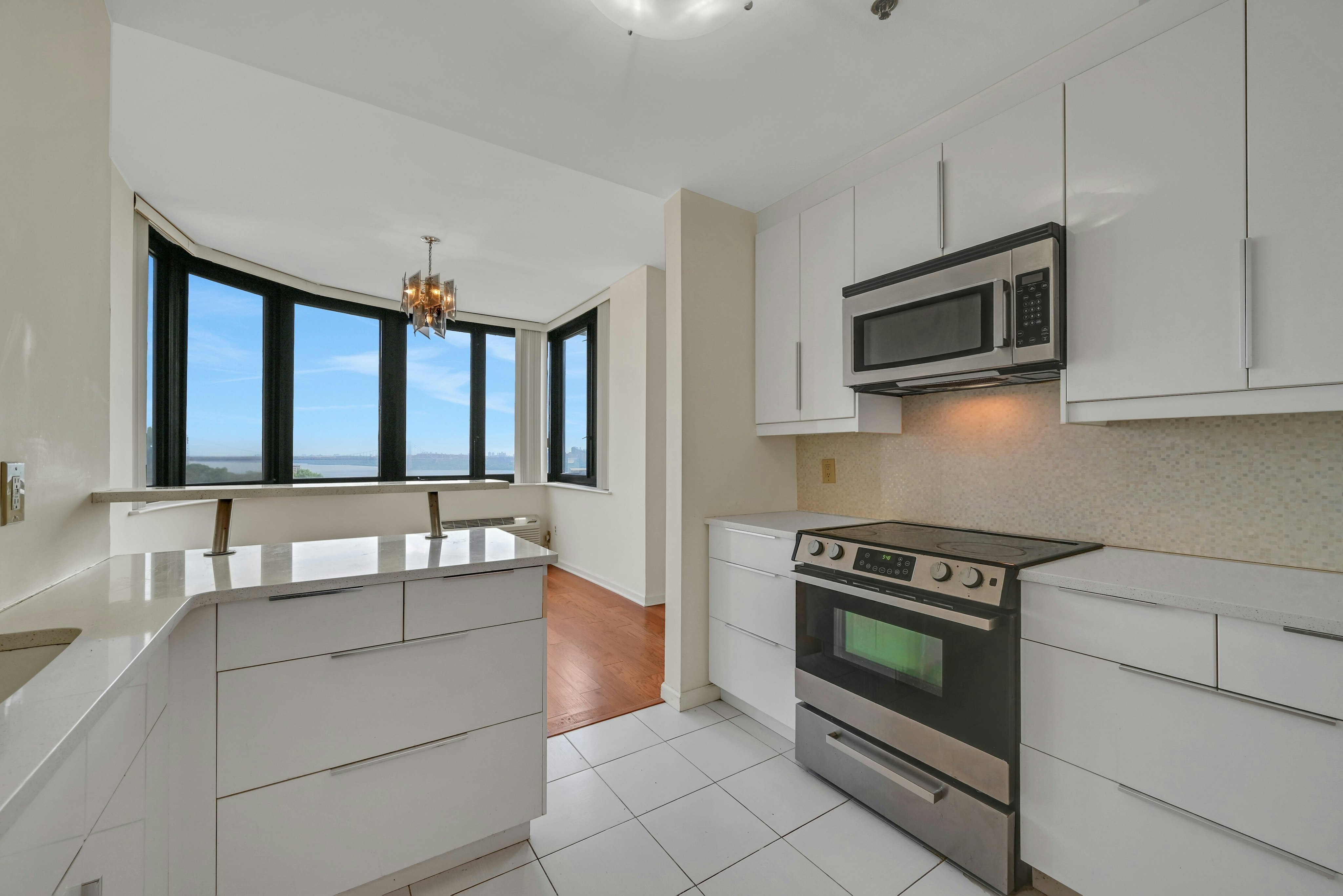 100 Carlyle Drive 5L-N