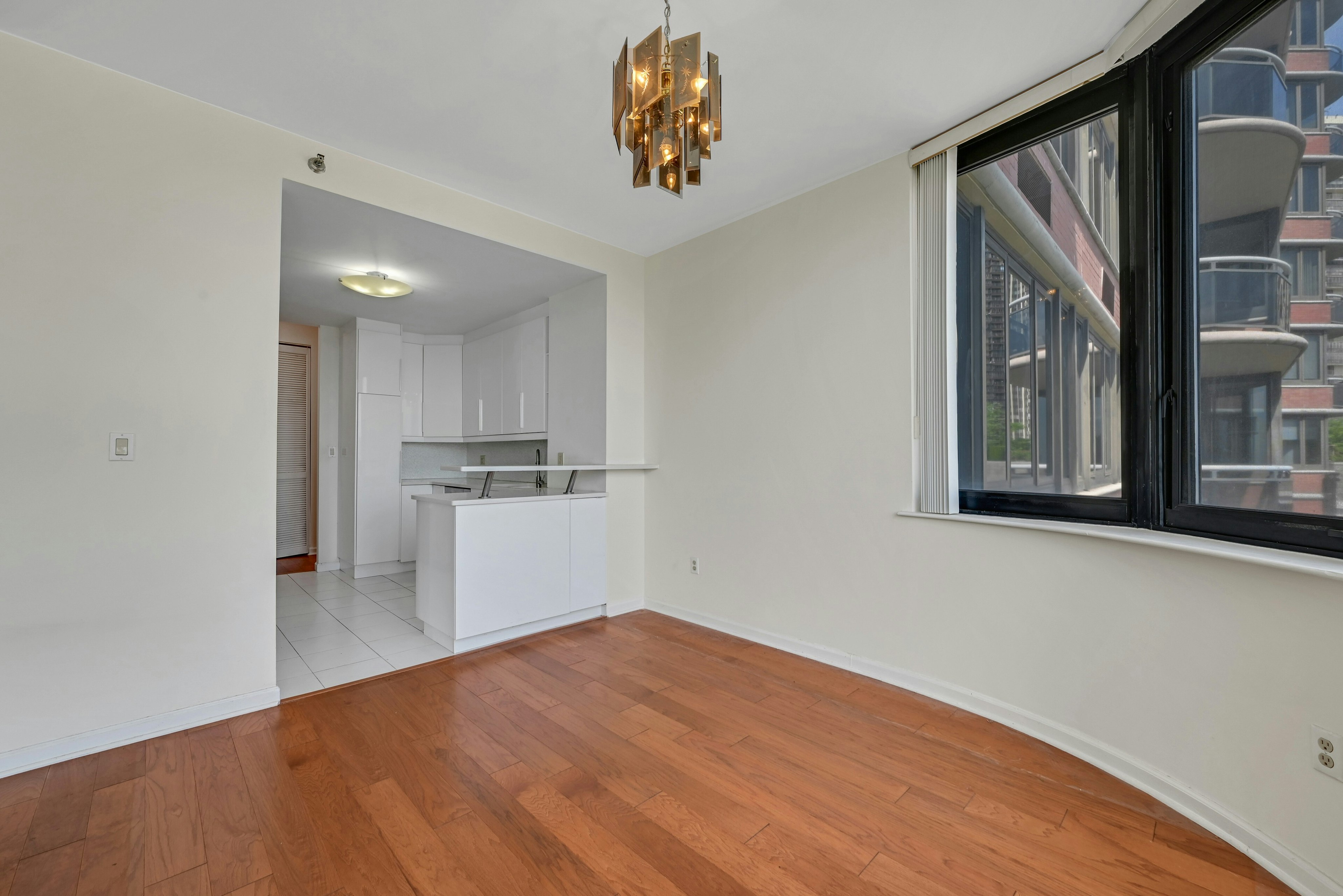 100 Carlyle Drive 5L-N