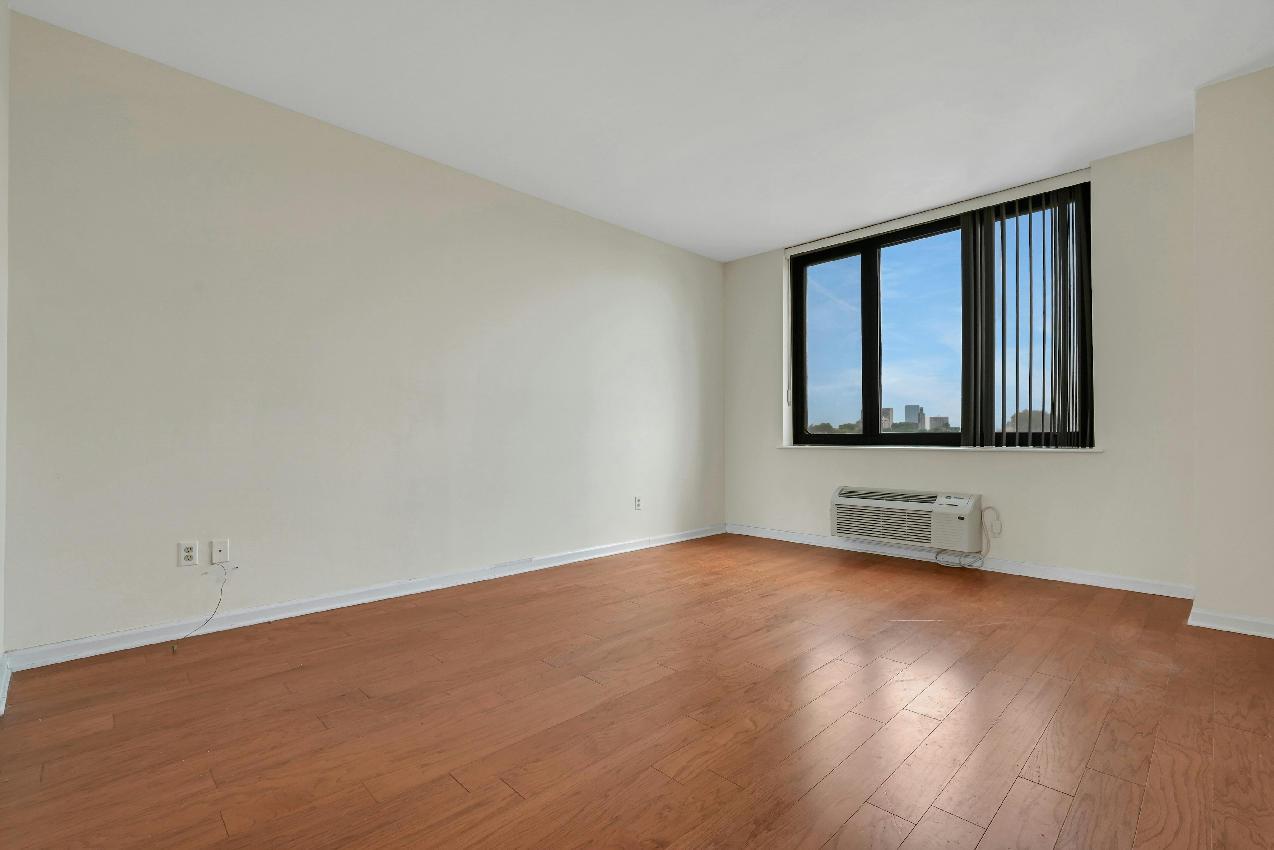 100 Carlyle Drive 5L-N