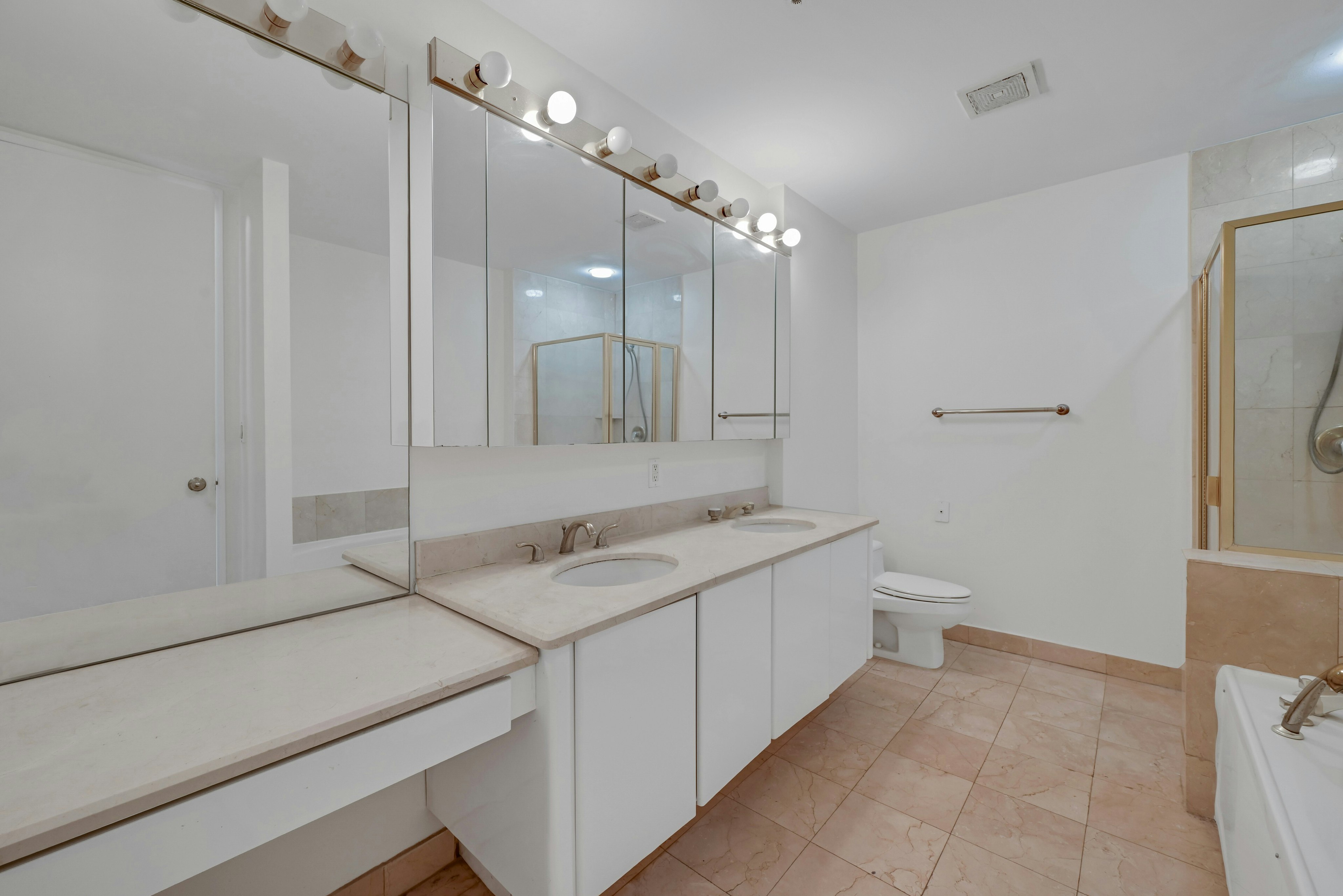 100 Carlyle Drive 5L-N