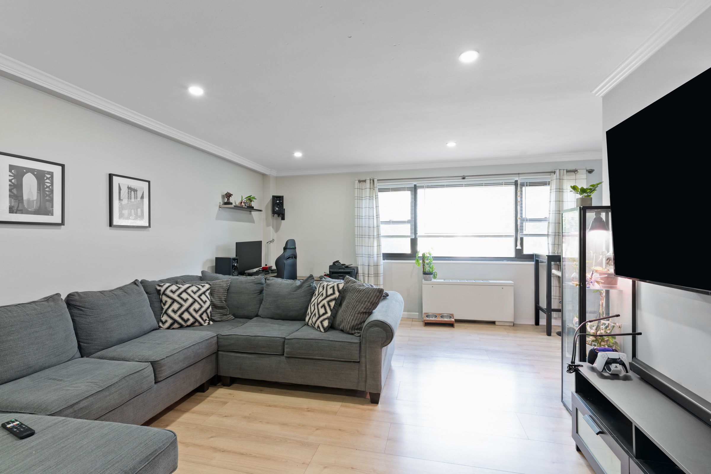 25 Grand Avenue 