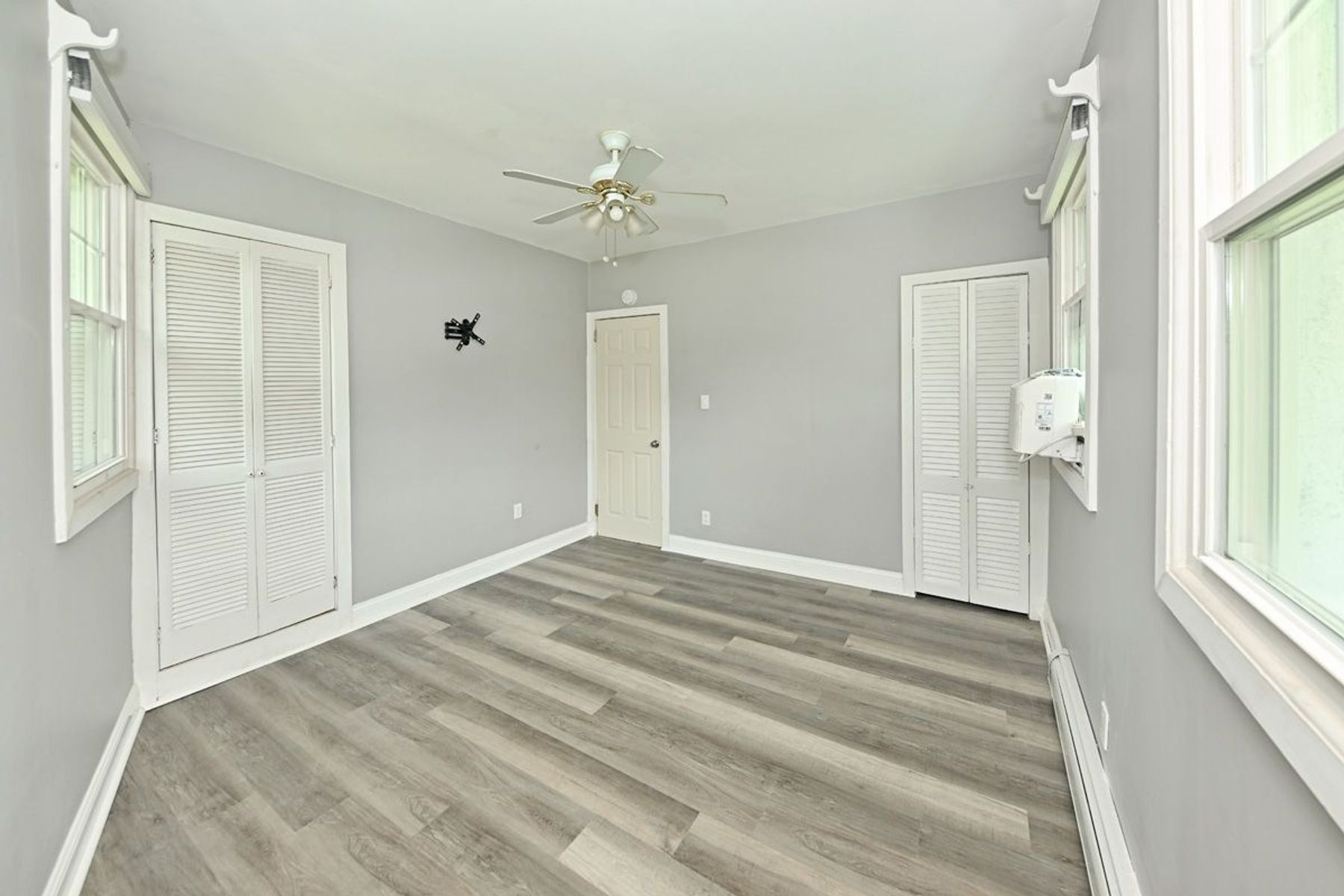211 Lakeview Drive 