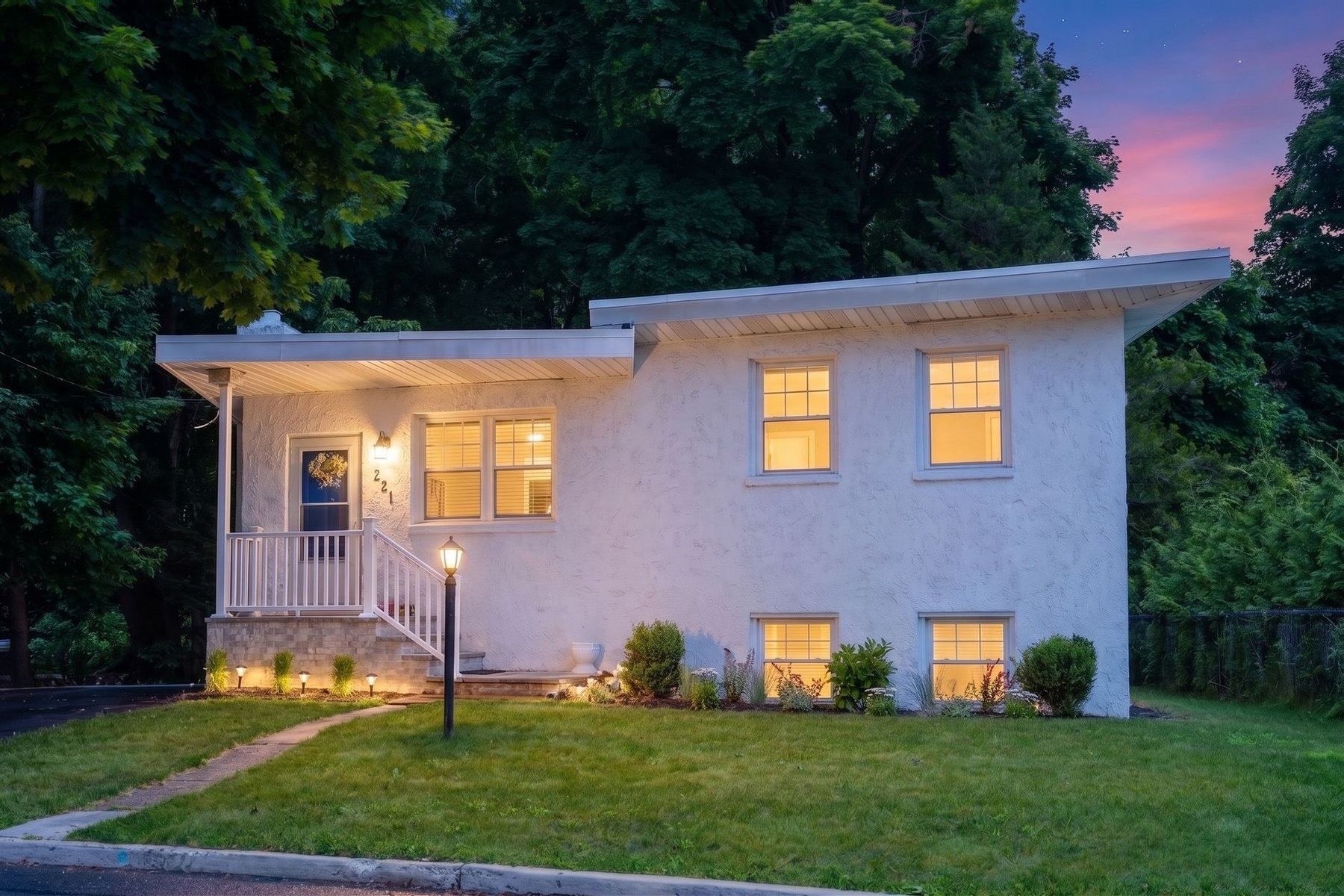211 Lakeview Drive 