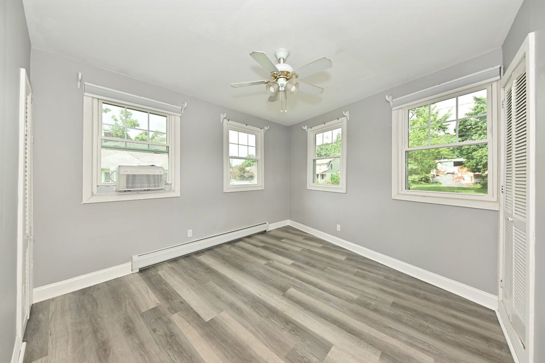 211 Lakeview Drive 