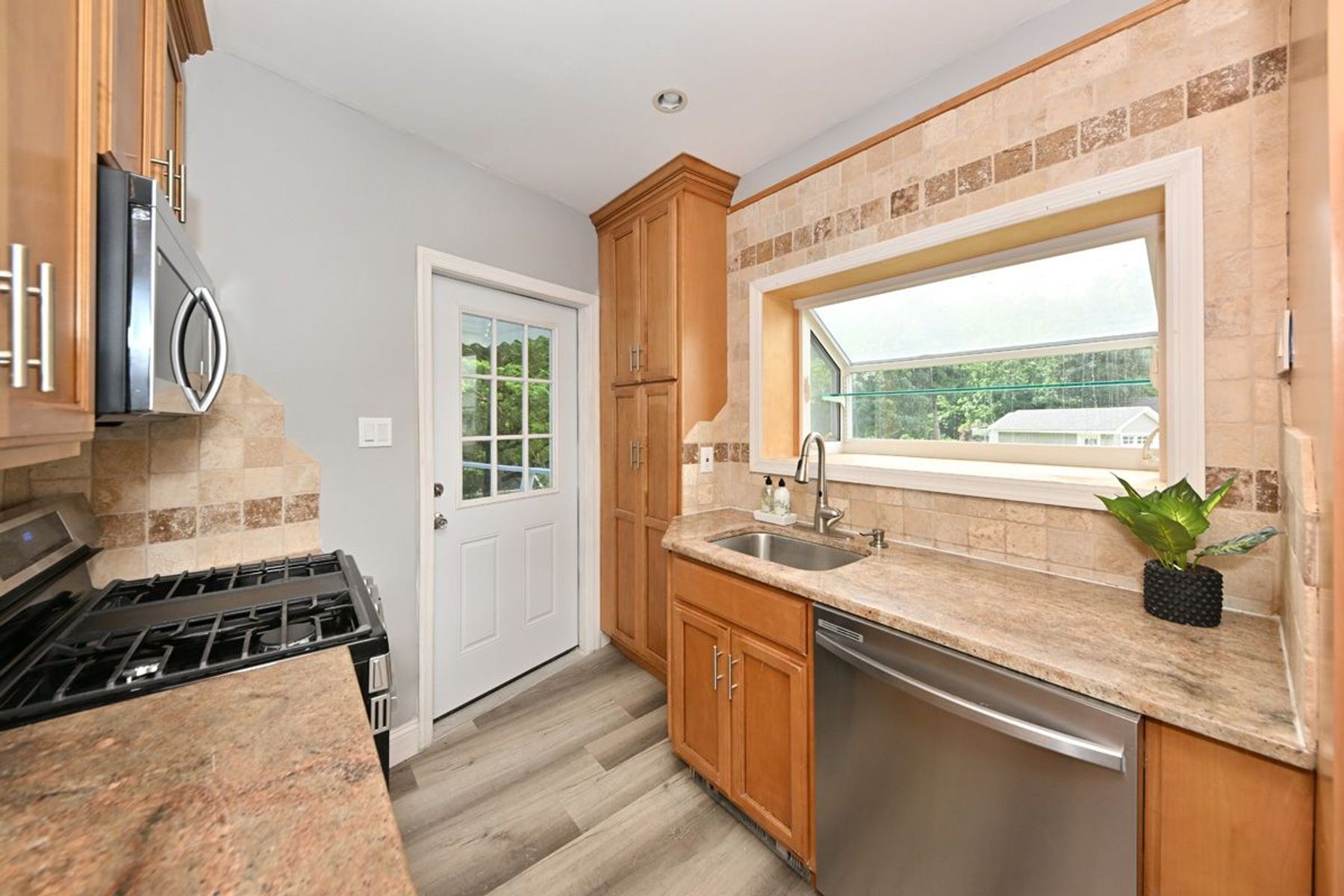 211 Lakeview Drive 