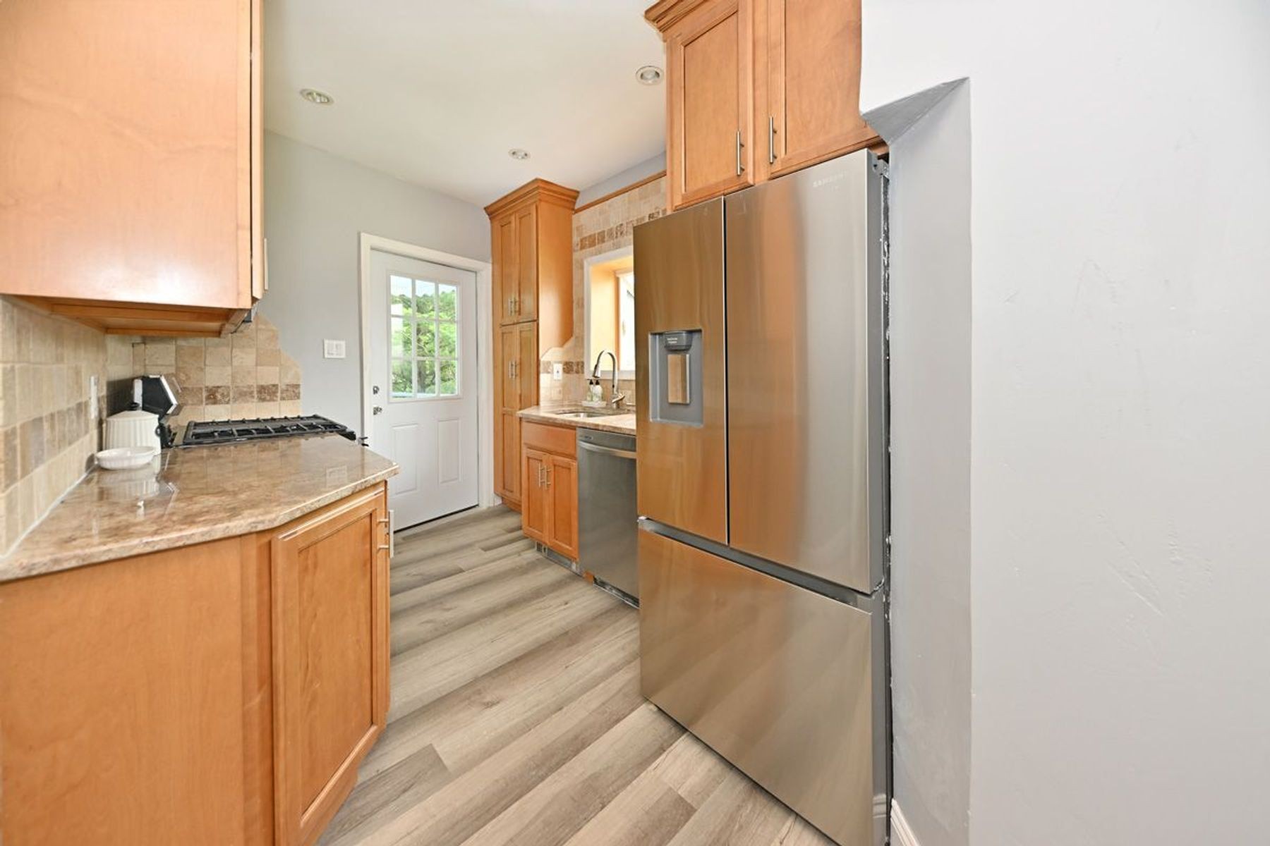 211 Lakeview Drive 