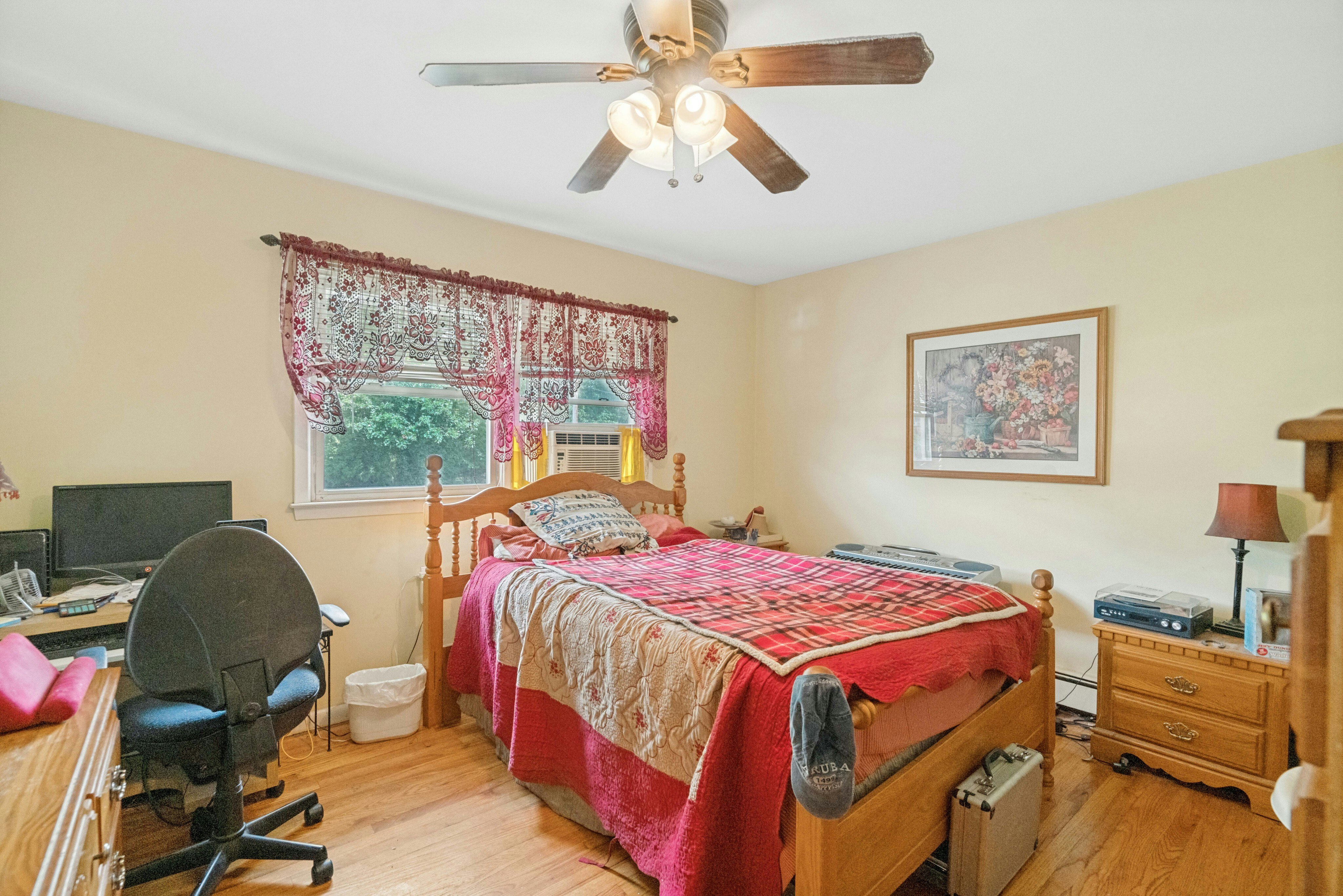 4 Royal Avenue 
