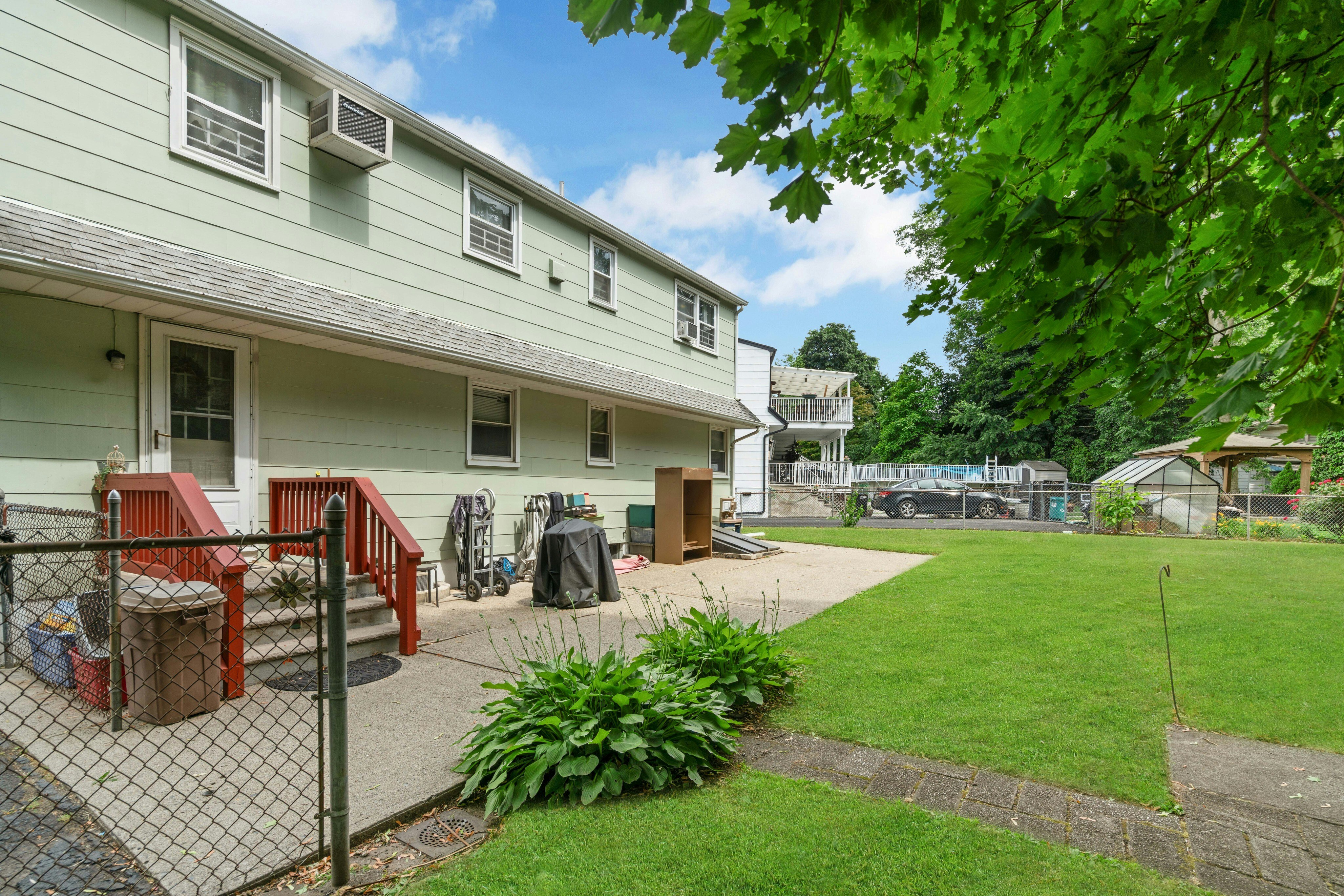 4 Royal Avenue 