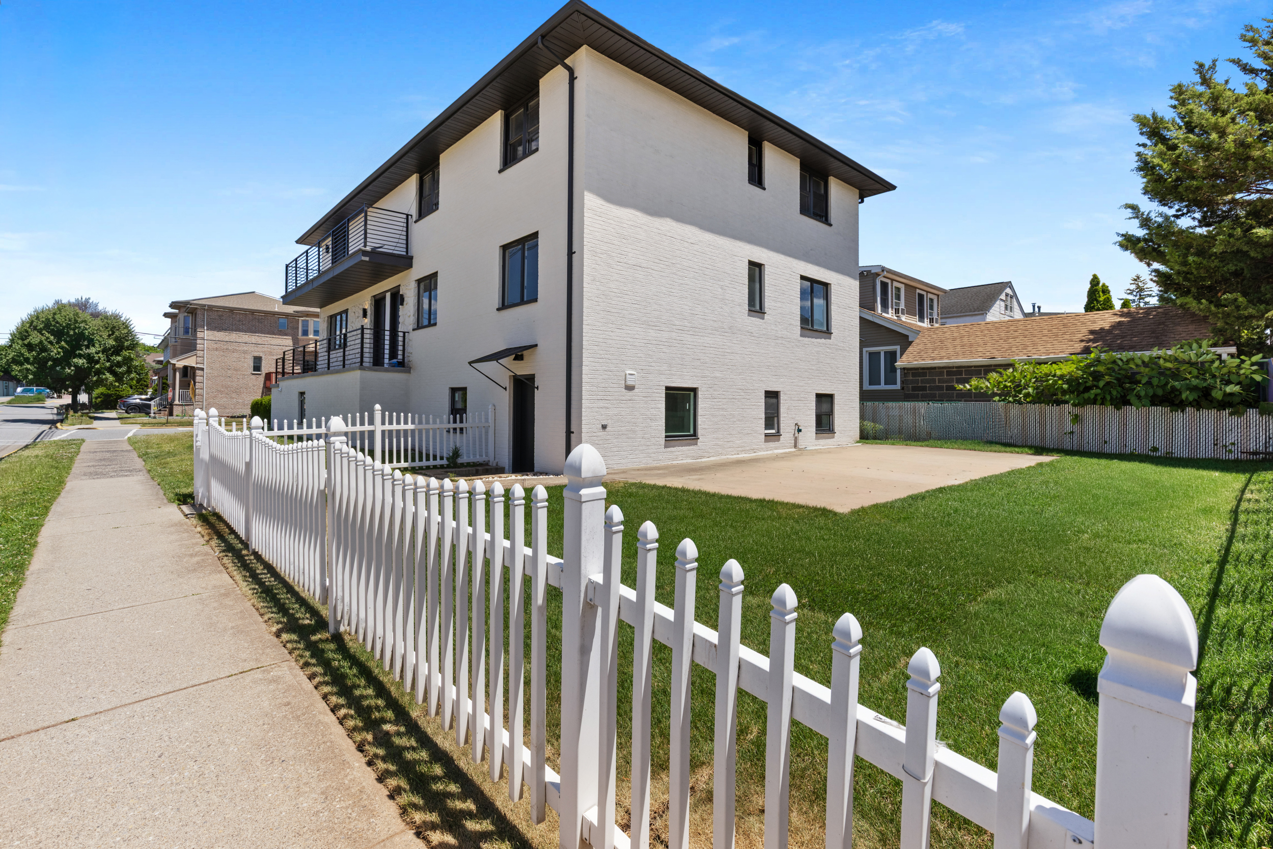 302 E Harriet Unit# B