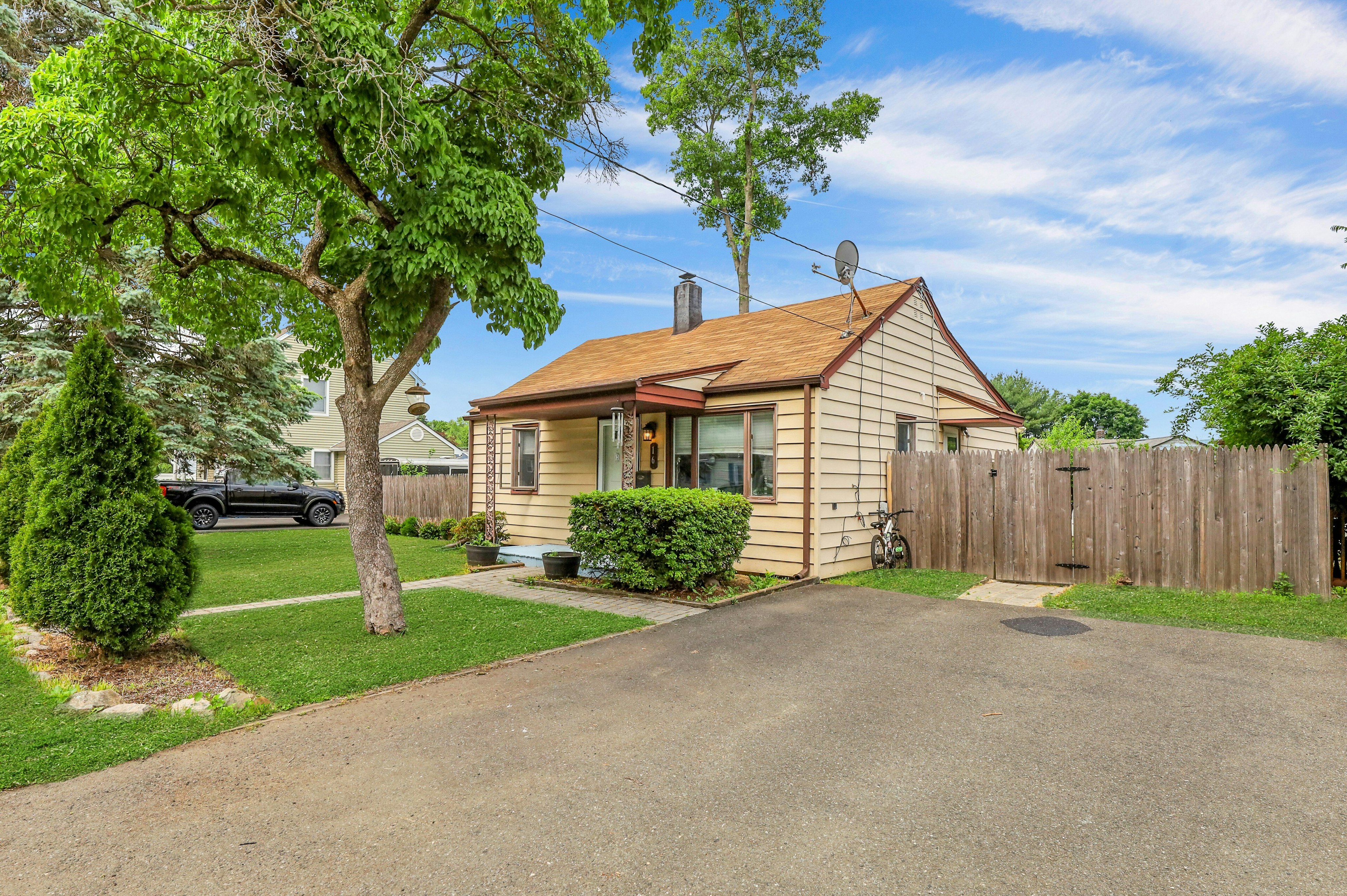 16 Boulevard Ave. 