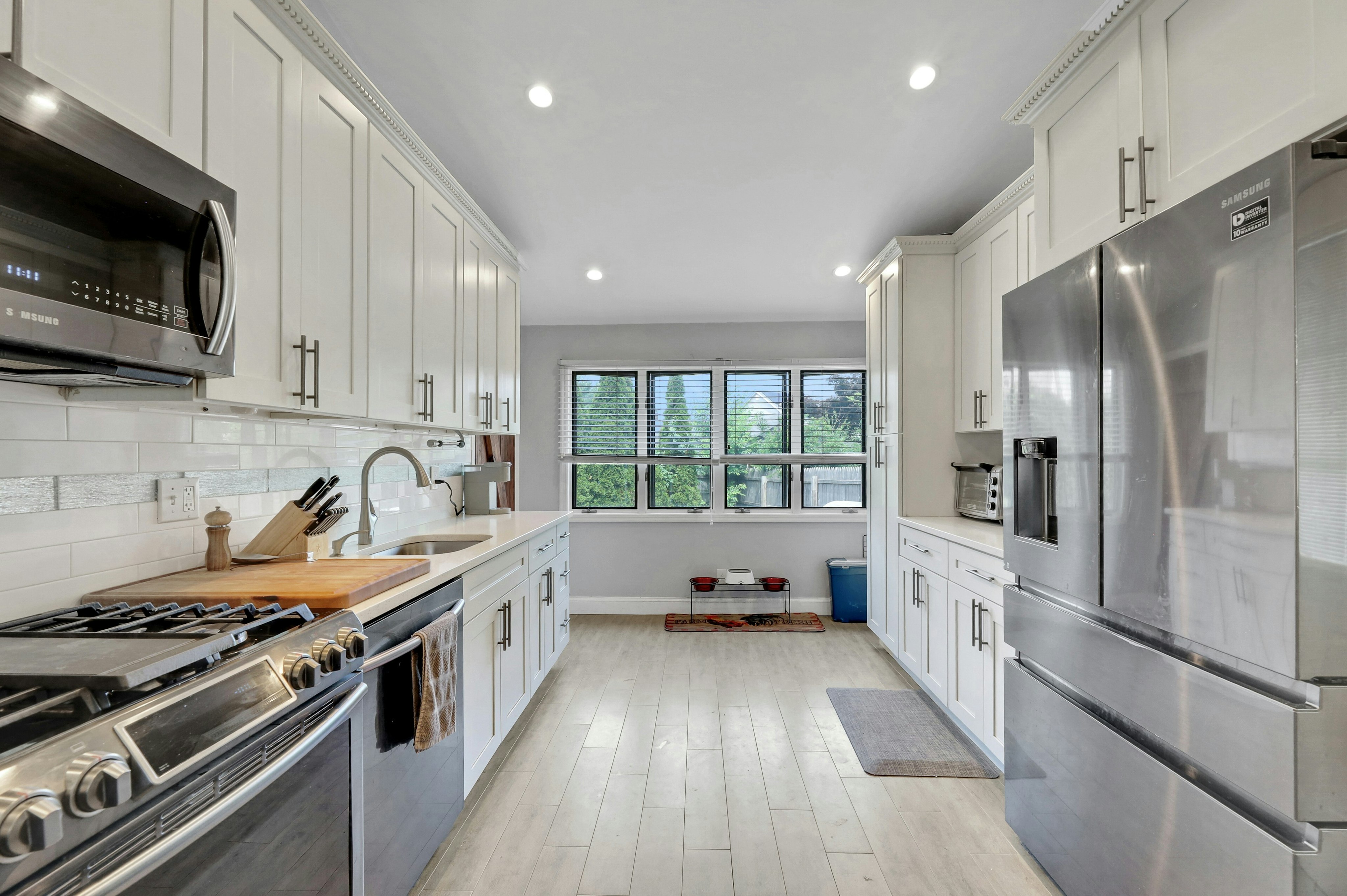16 Boulevard Ave. 