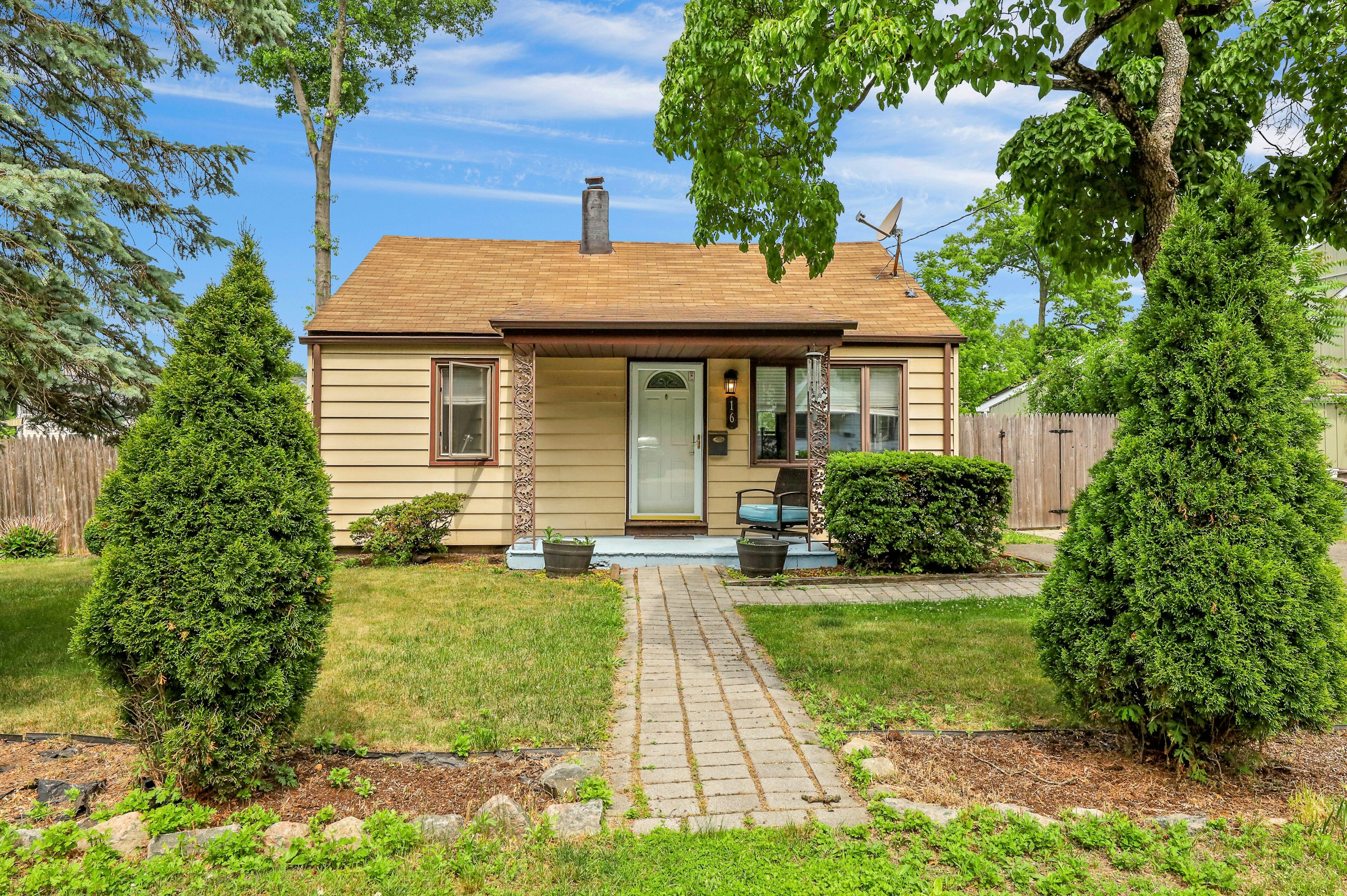 16 Boulevard Ave. 
