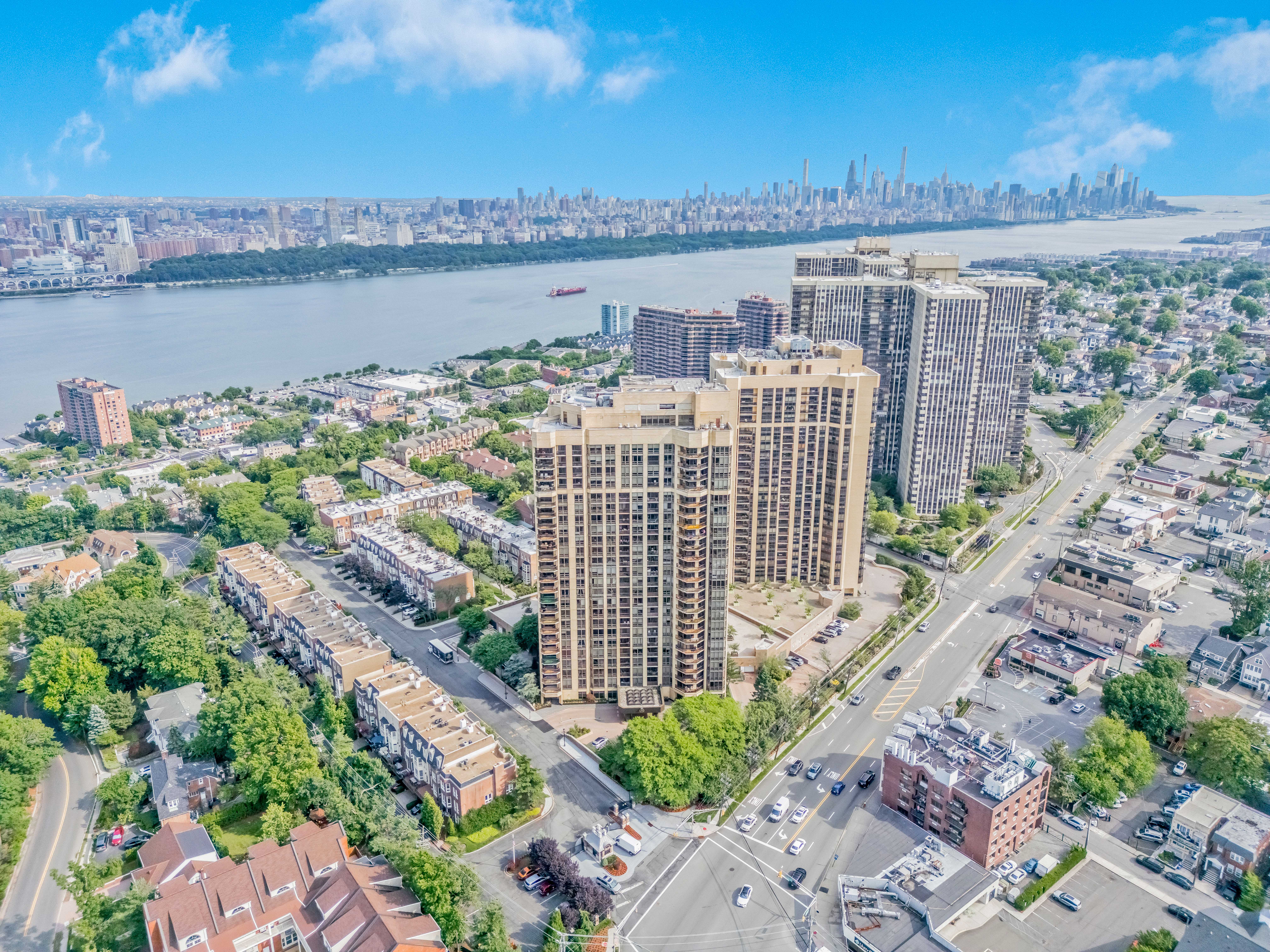 900 Palisade Avenue #17C