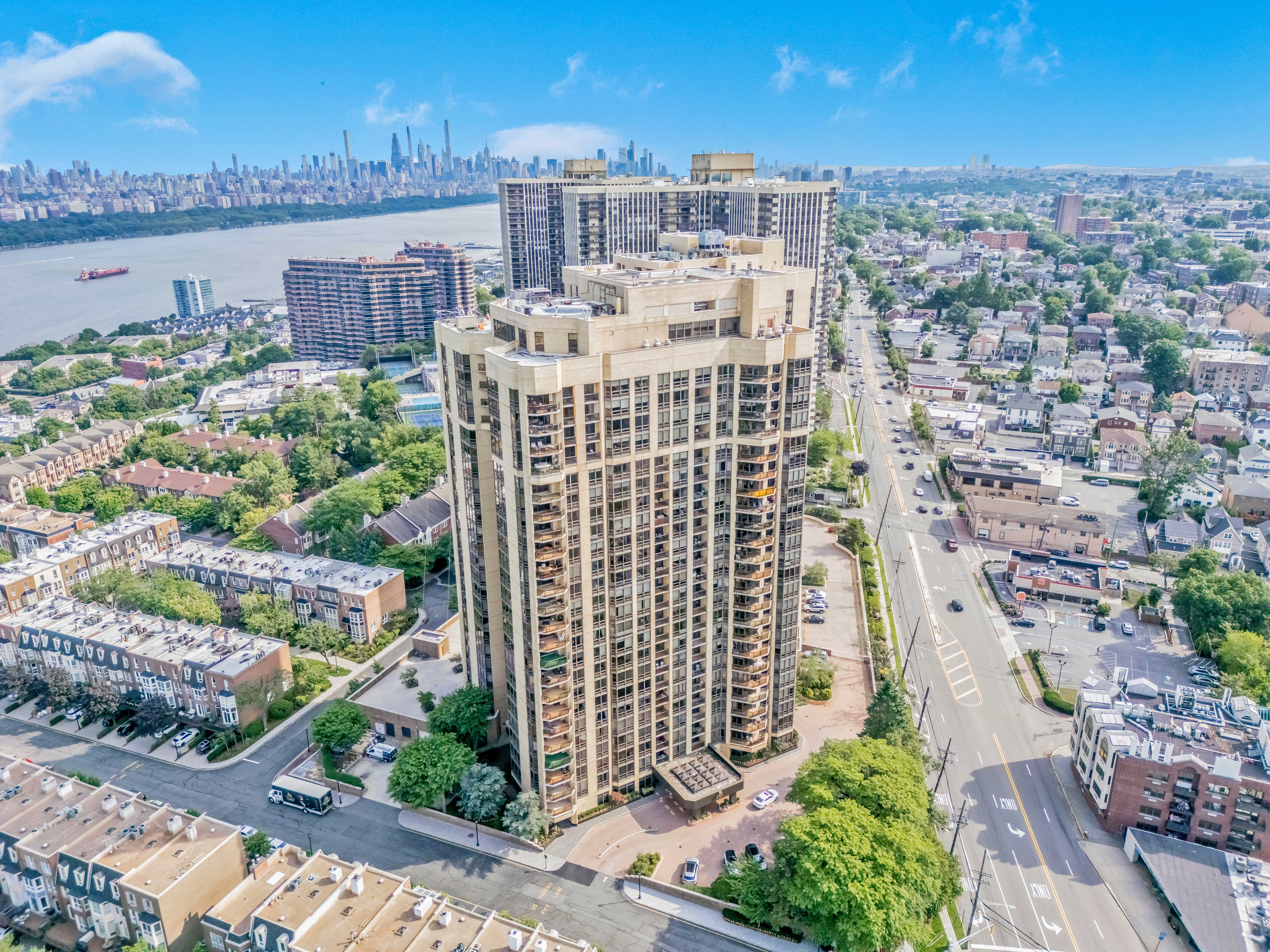 900 Palisade Avenue #17C