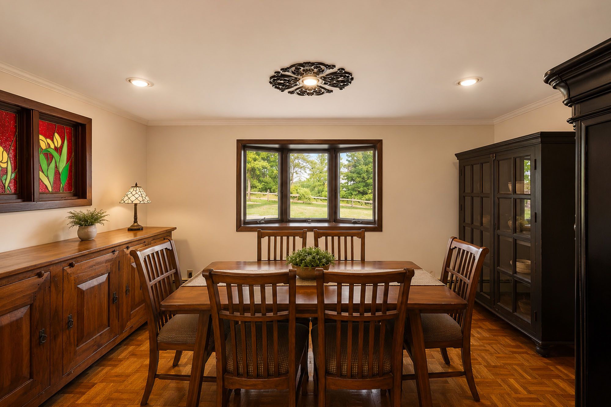 933 River Road 