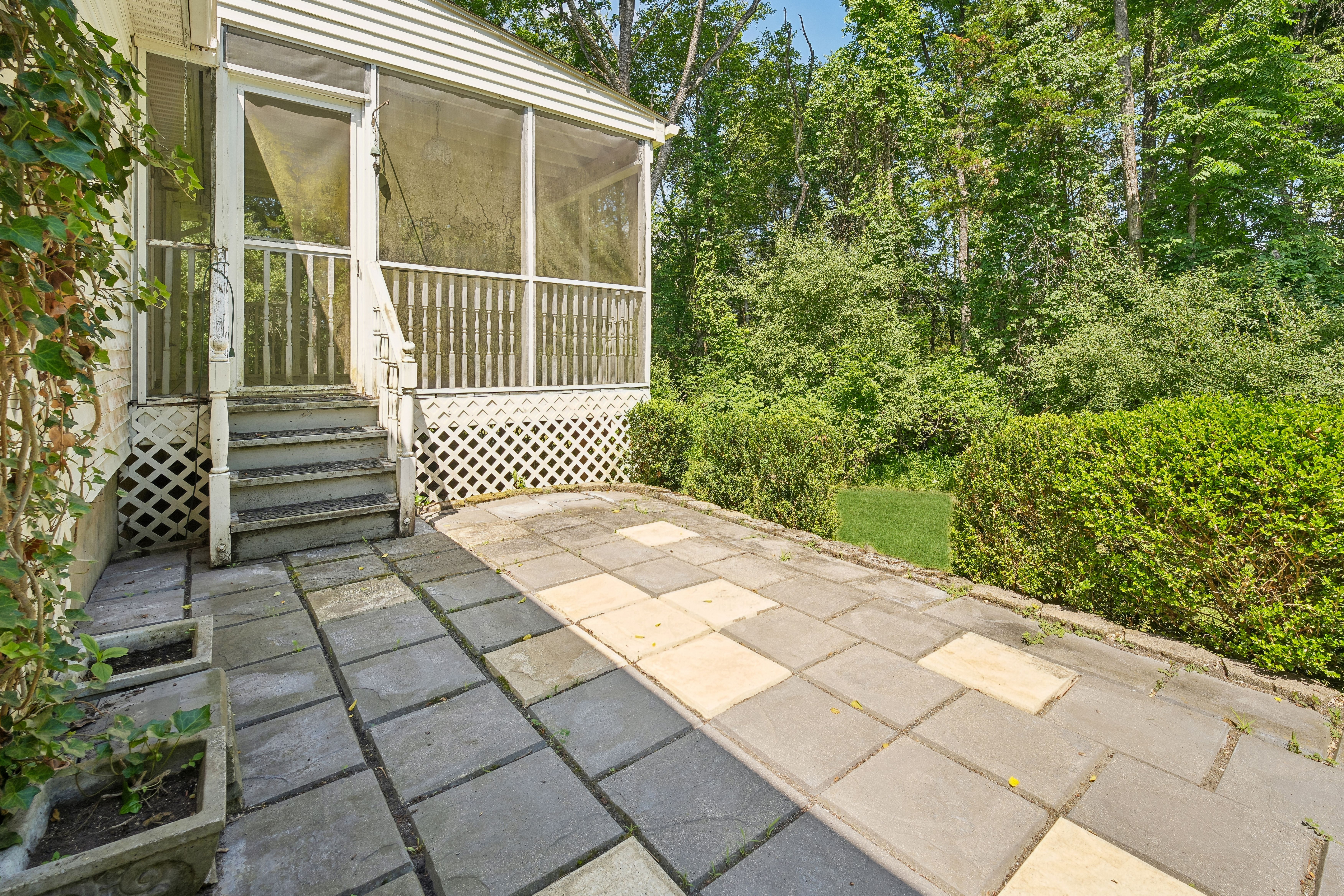 138 River View Way 