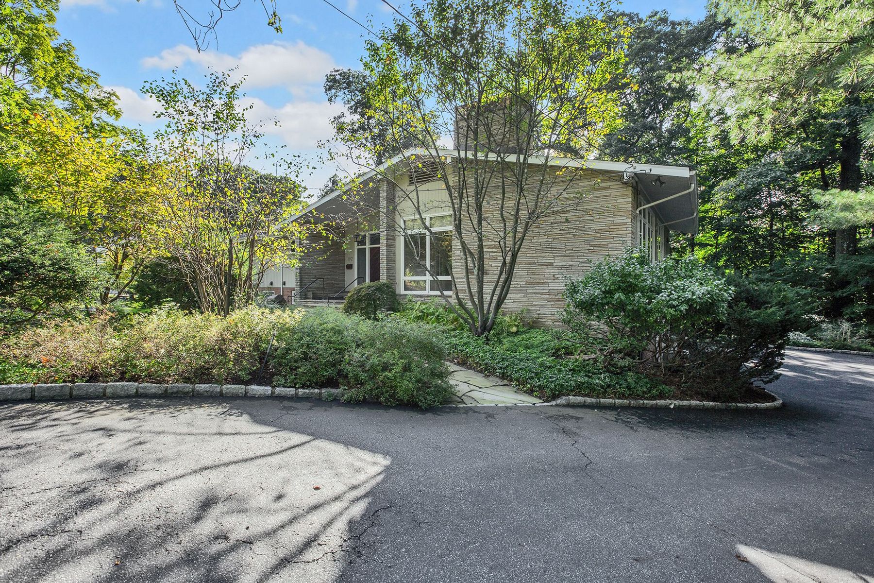 192 Stonehurst
