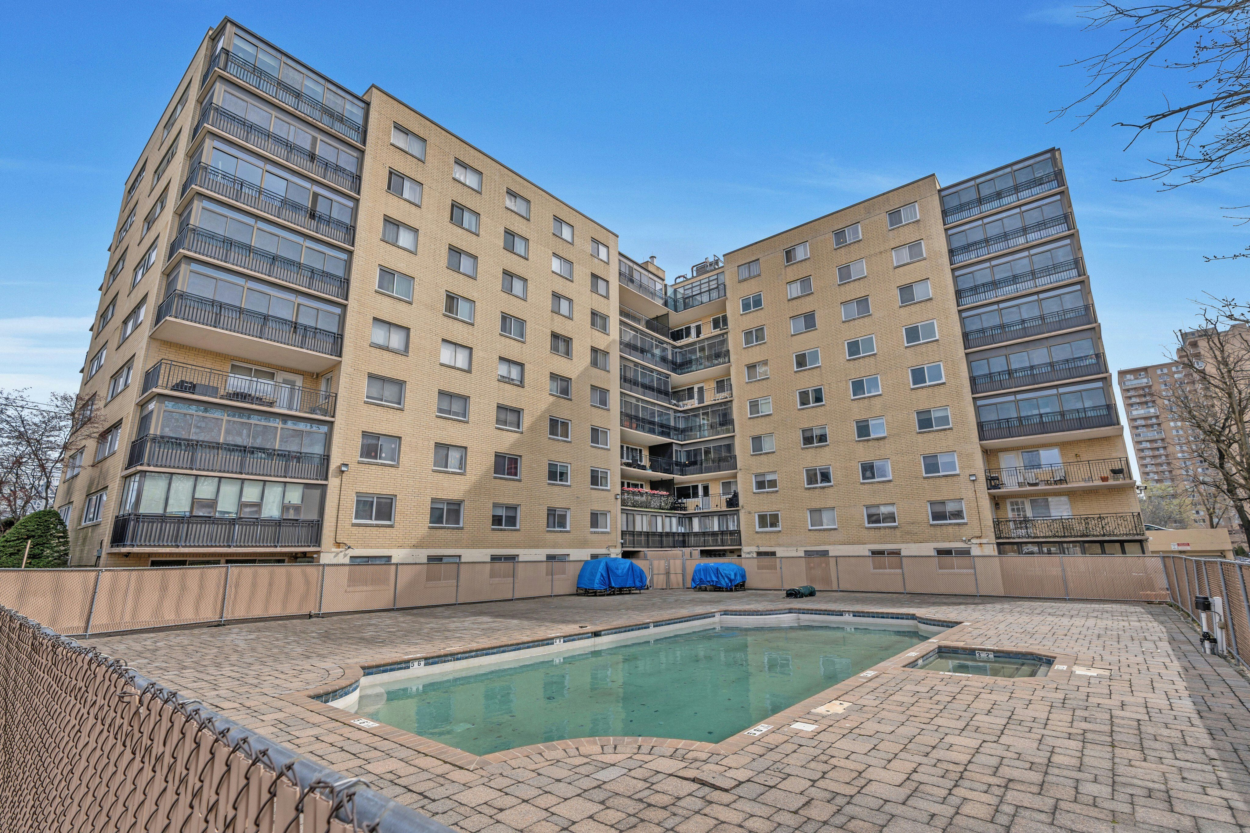 2185 Lemoine Avenue Unit# 2C