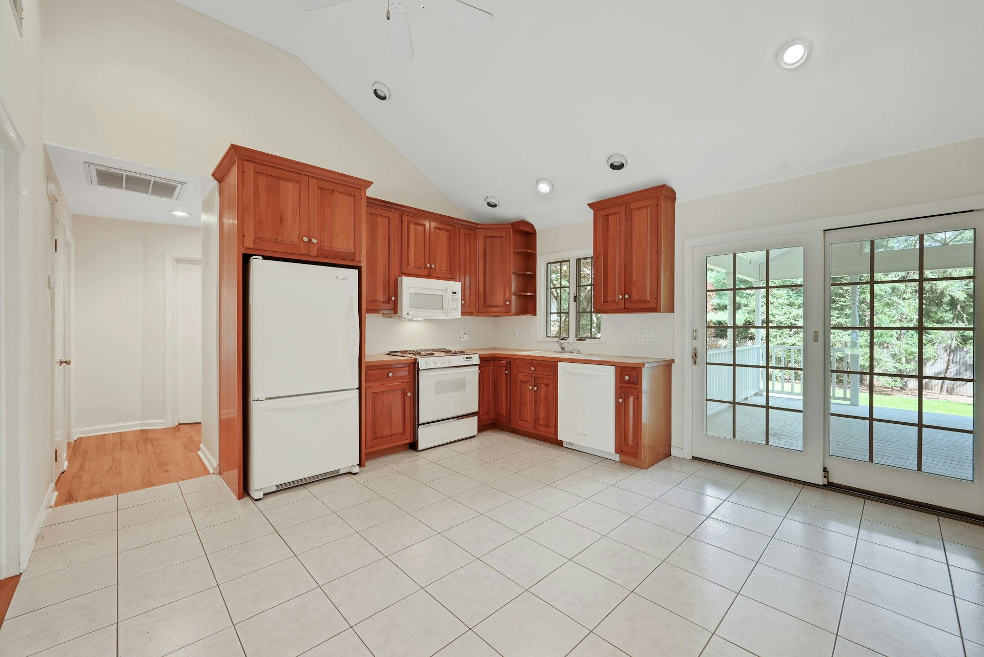 12 Leoson Parkway 