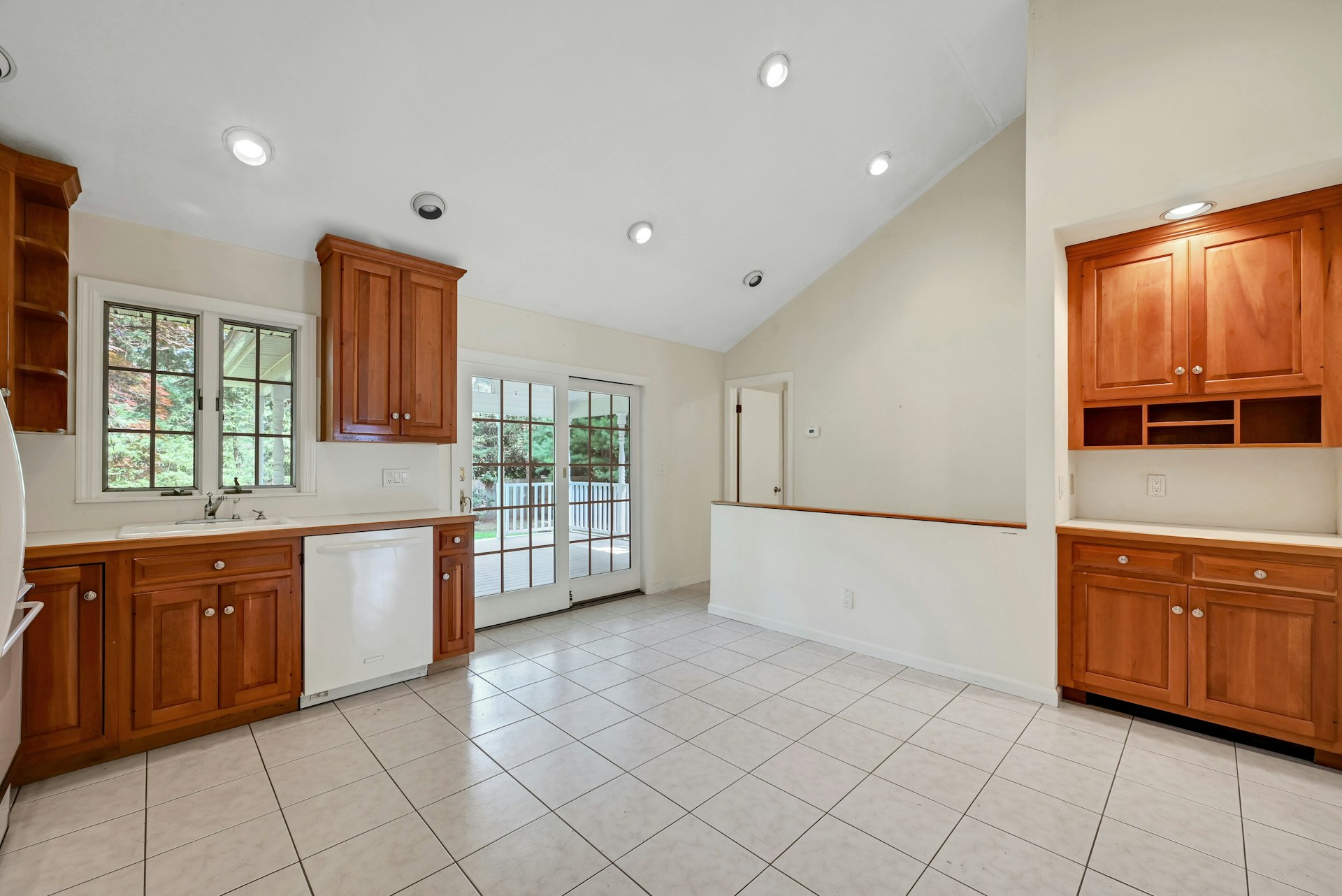12 Leoson Parkway 
