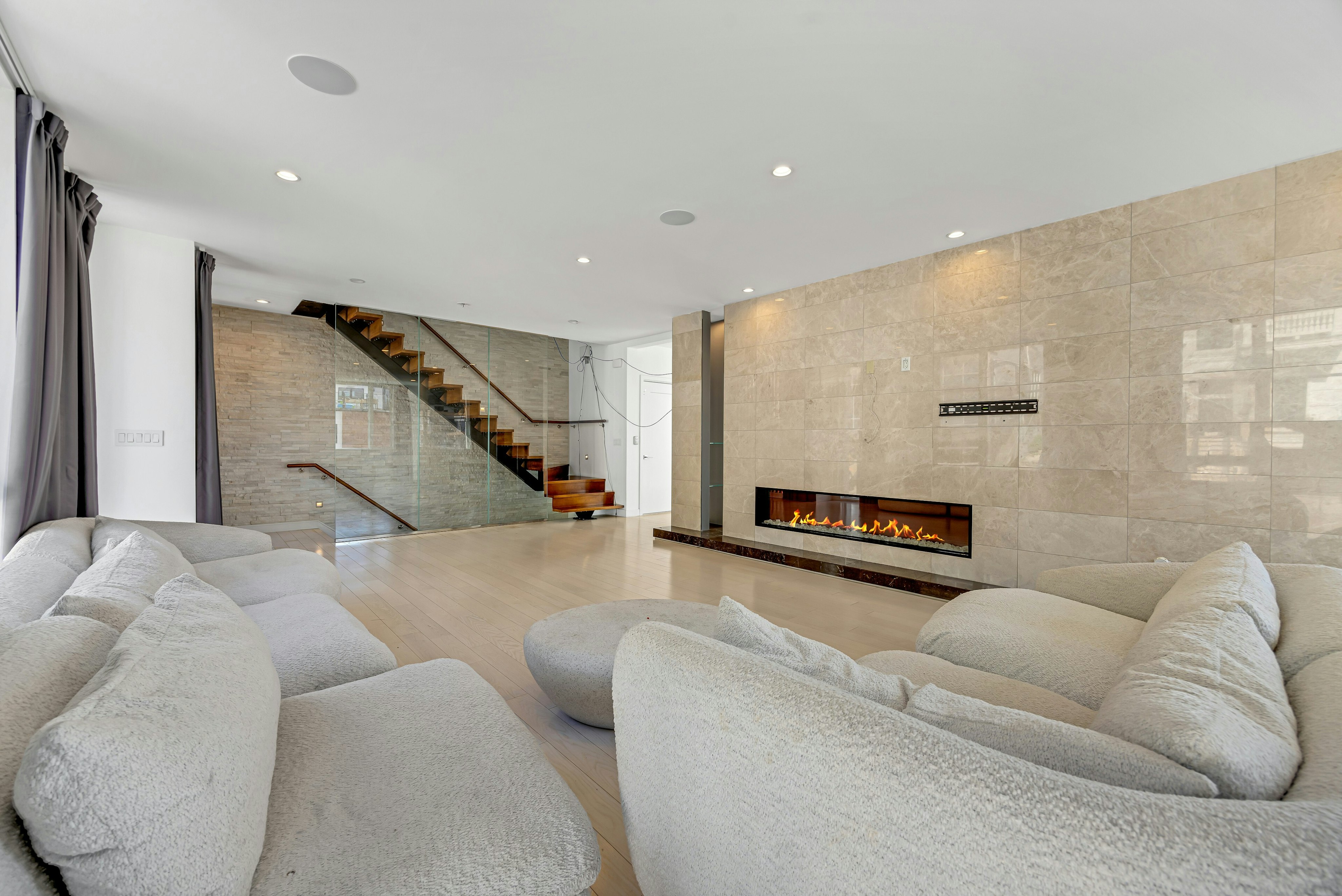 757 Undercliff Avenue 