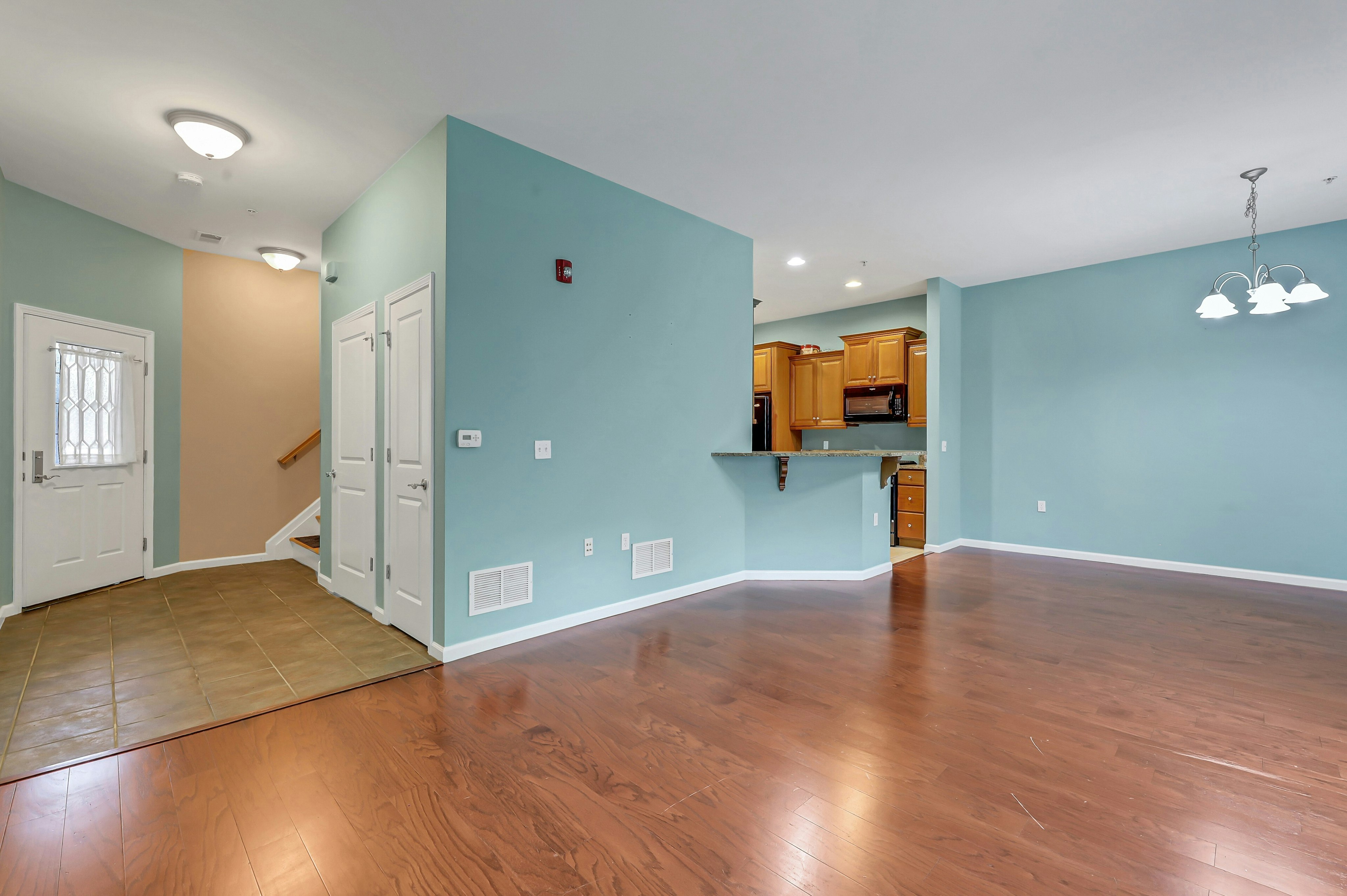 906 River Place 