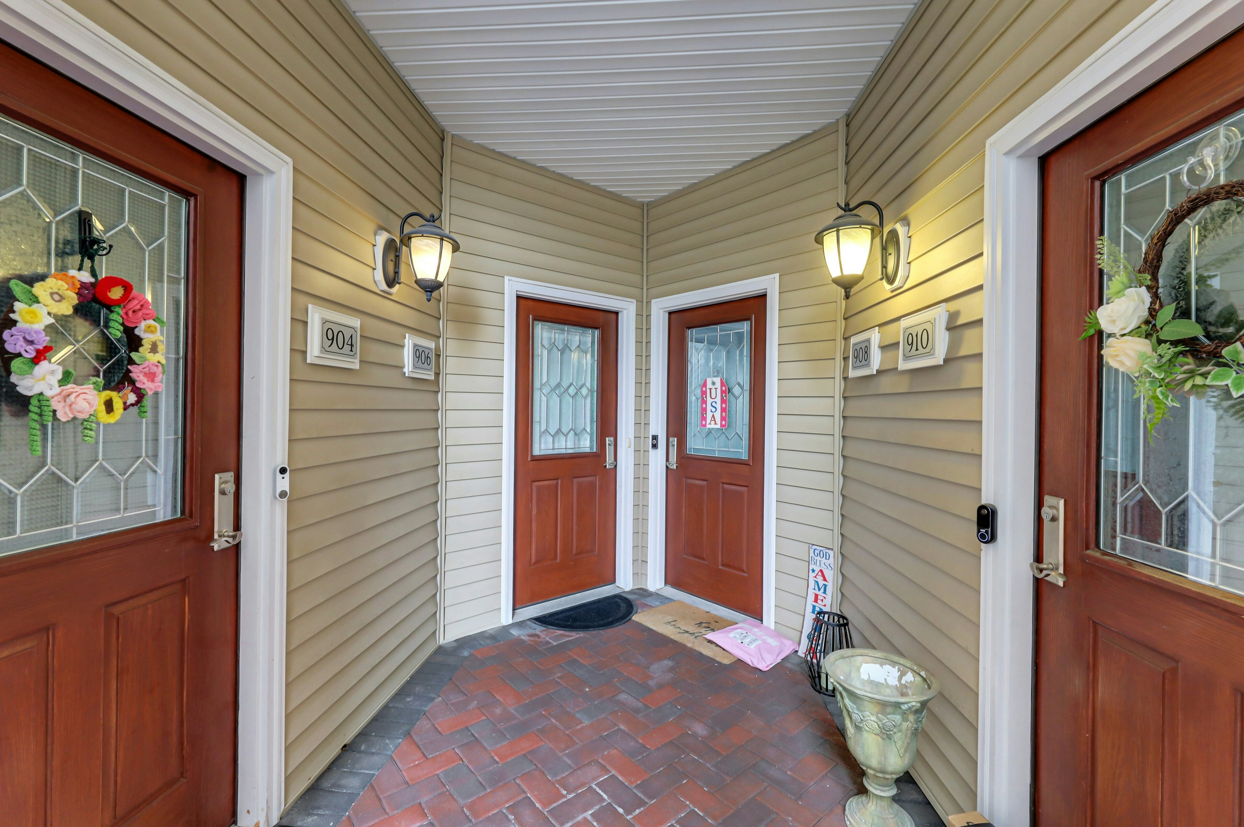 906 River Place 