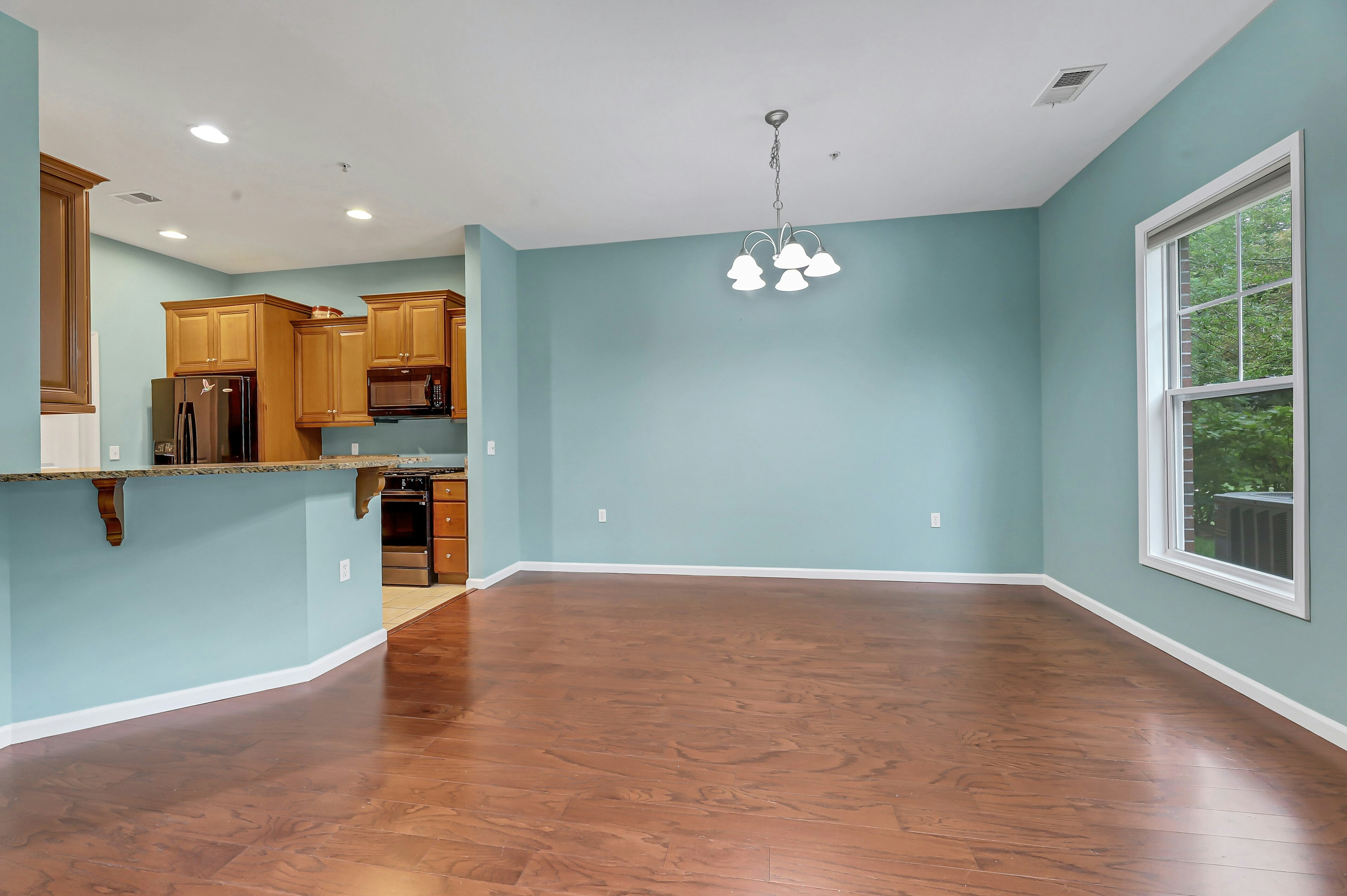 906 River Place 