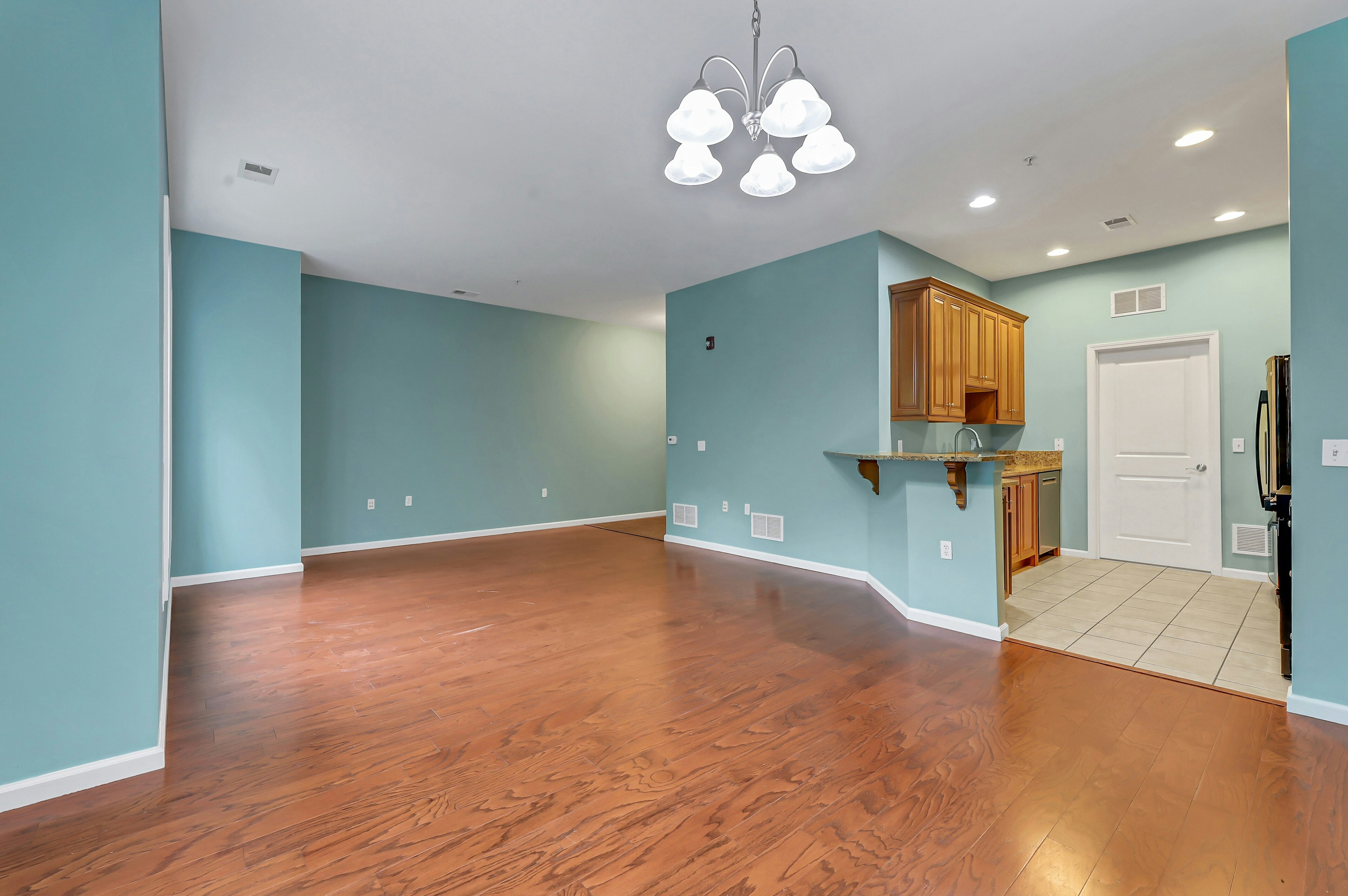 906 River Place 