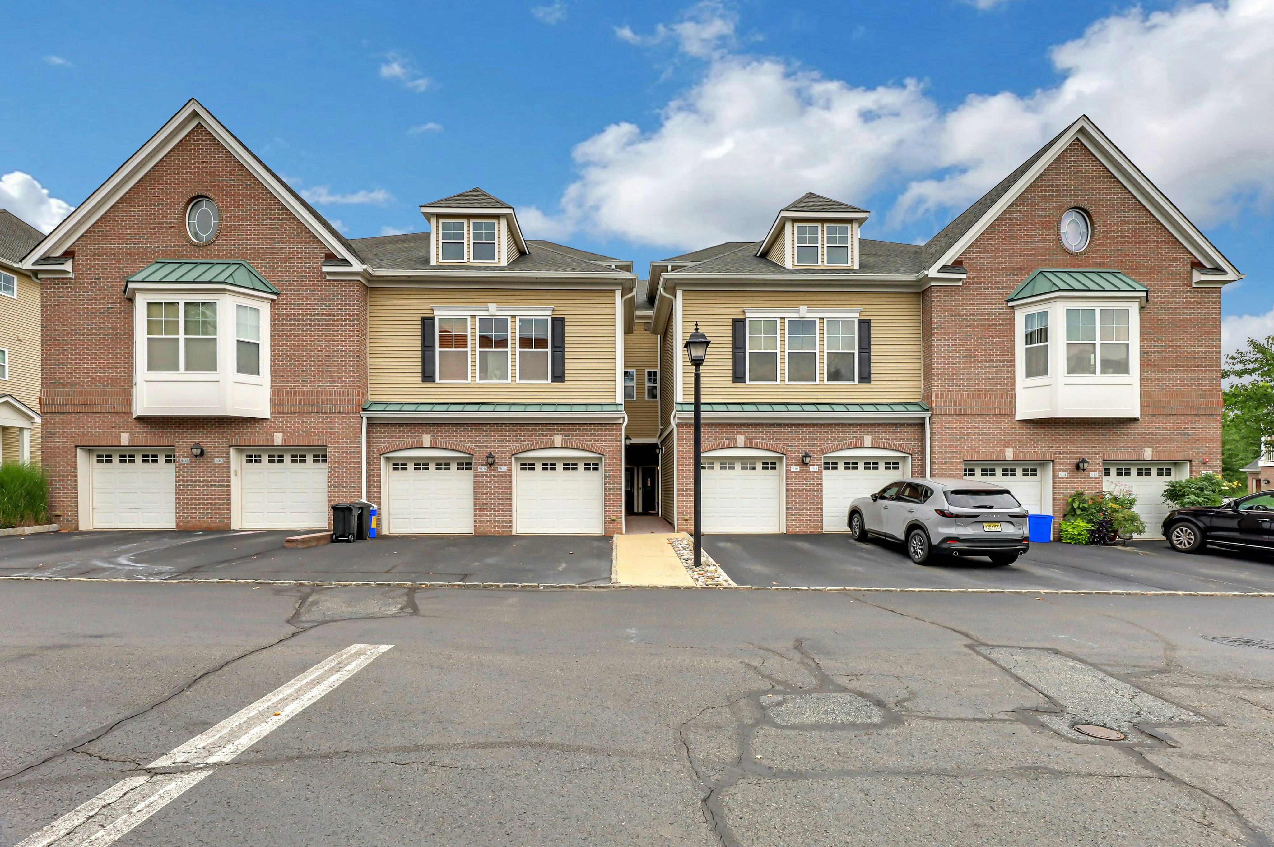 906 River Place 