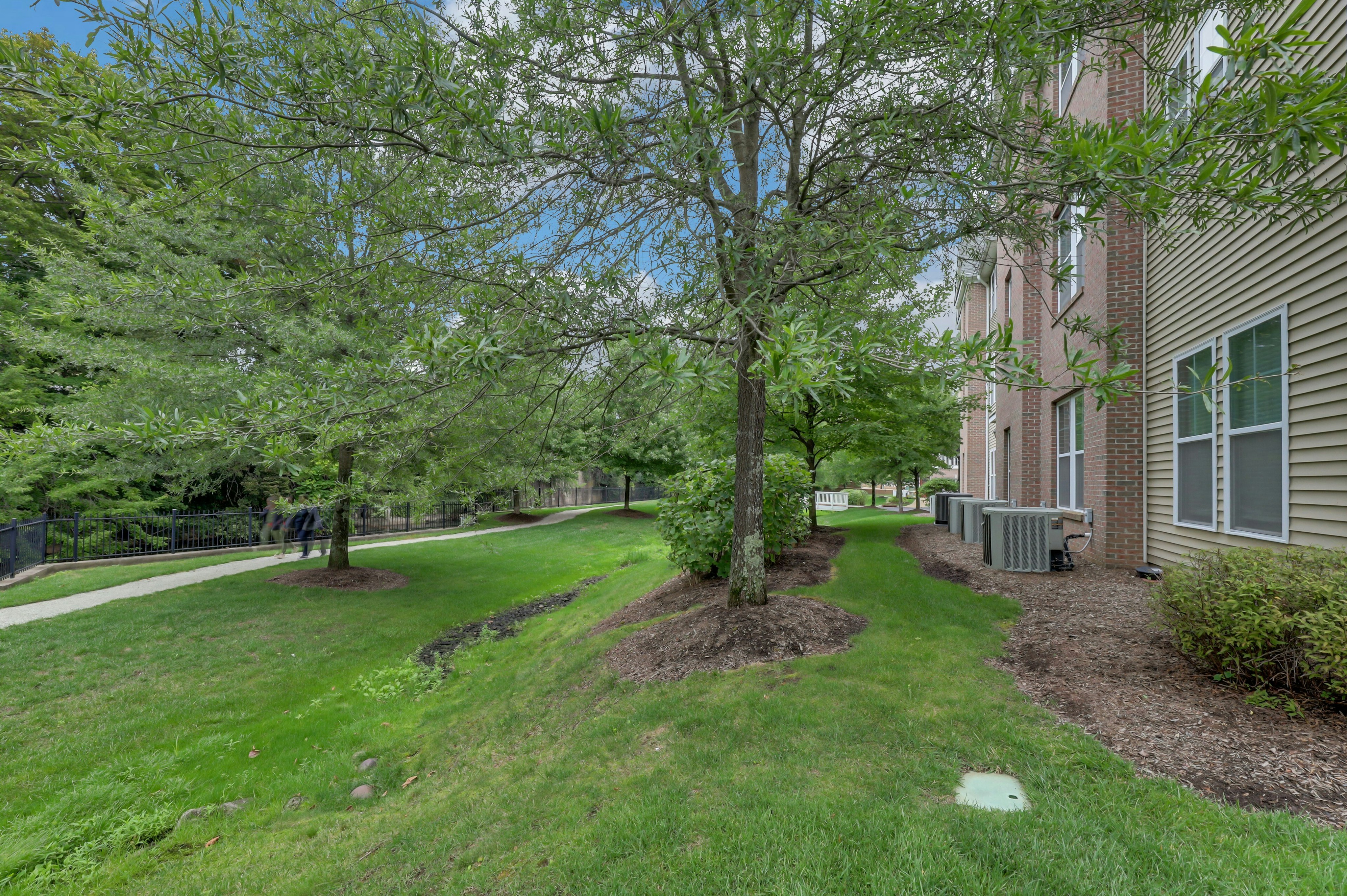 906 River Place 