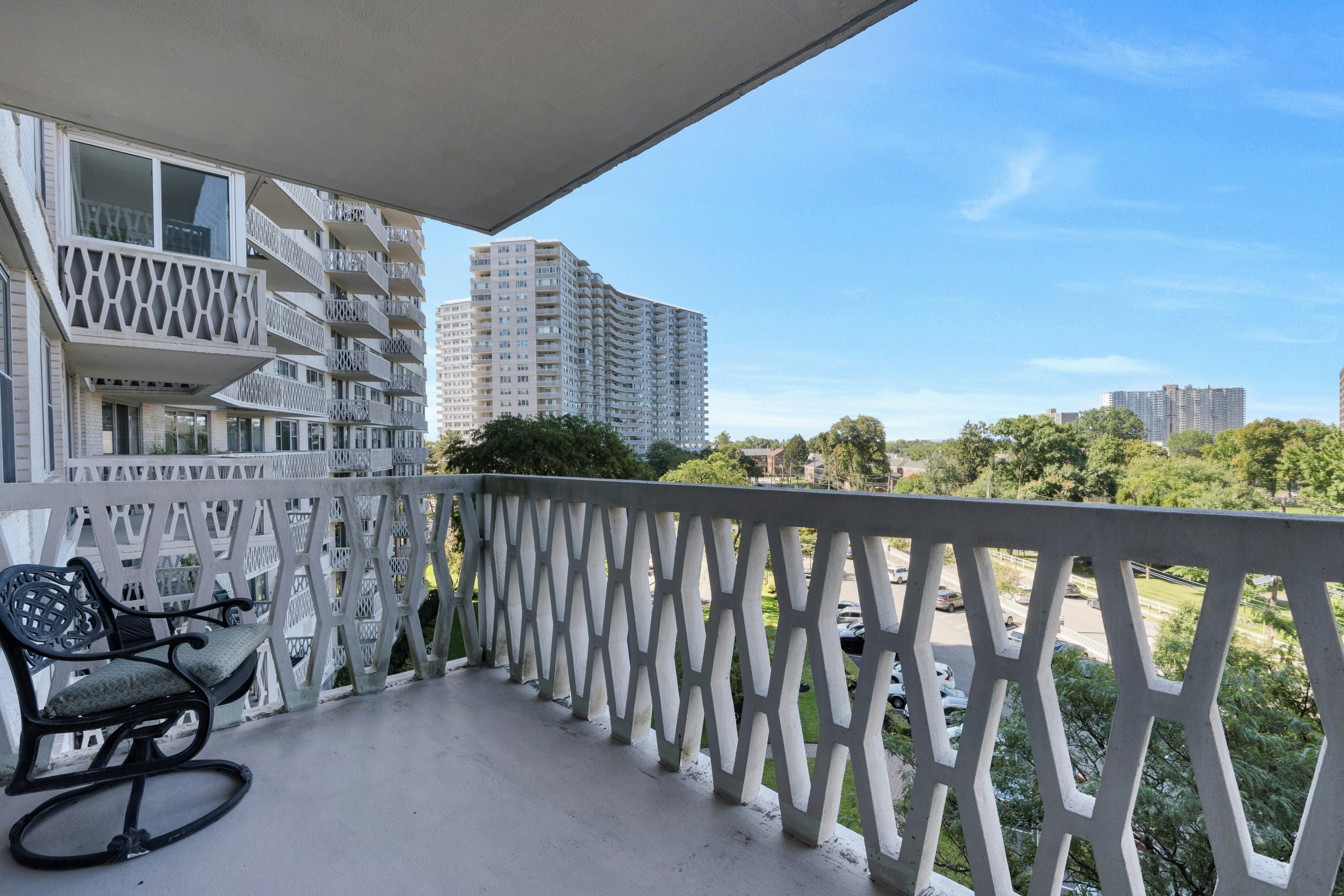 2100 Linwood Avenue #6C