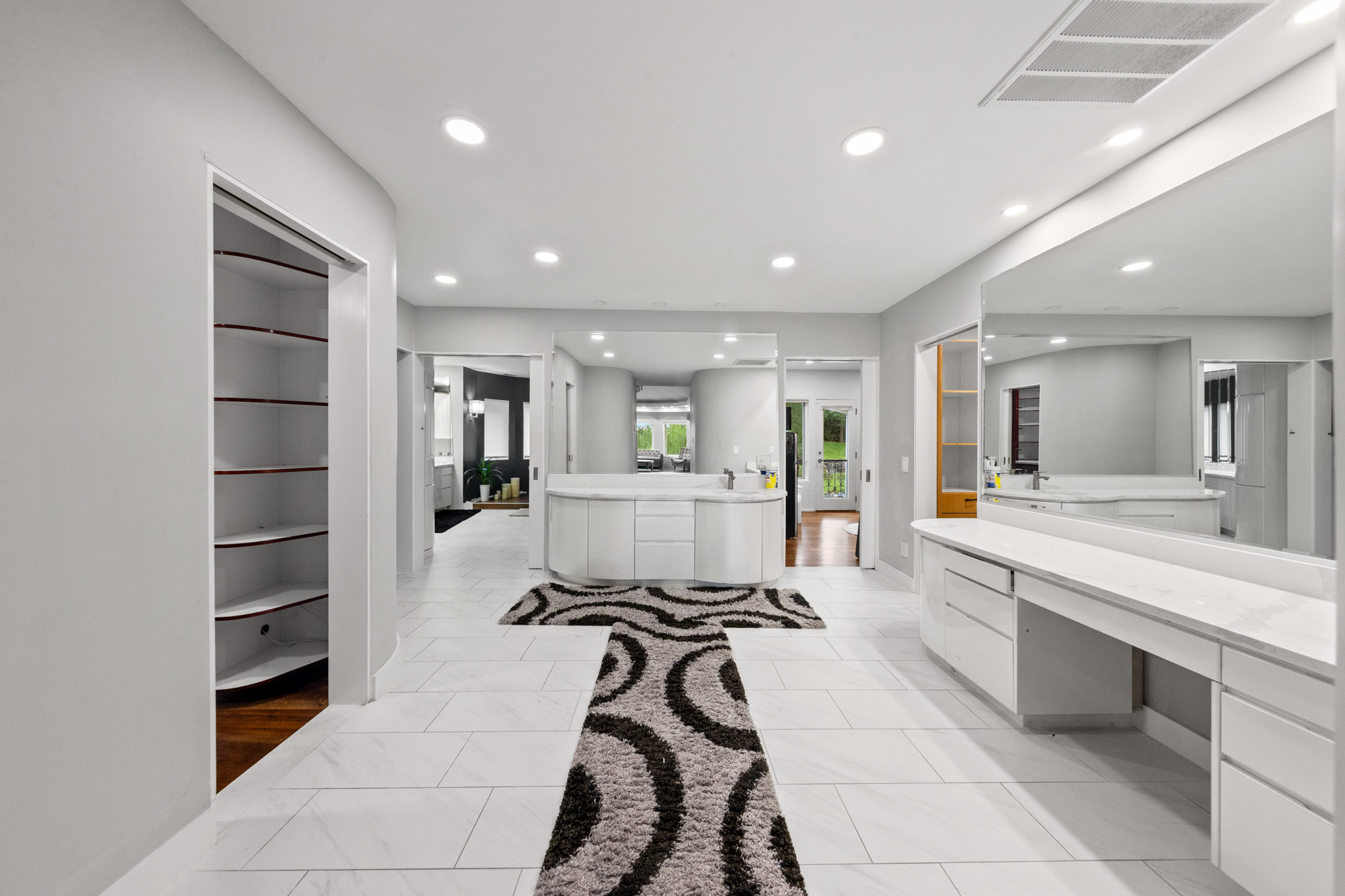 14 E Hill Court