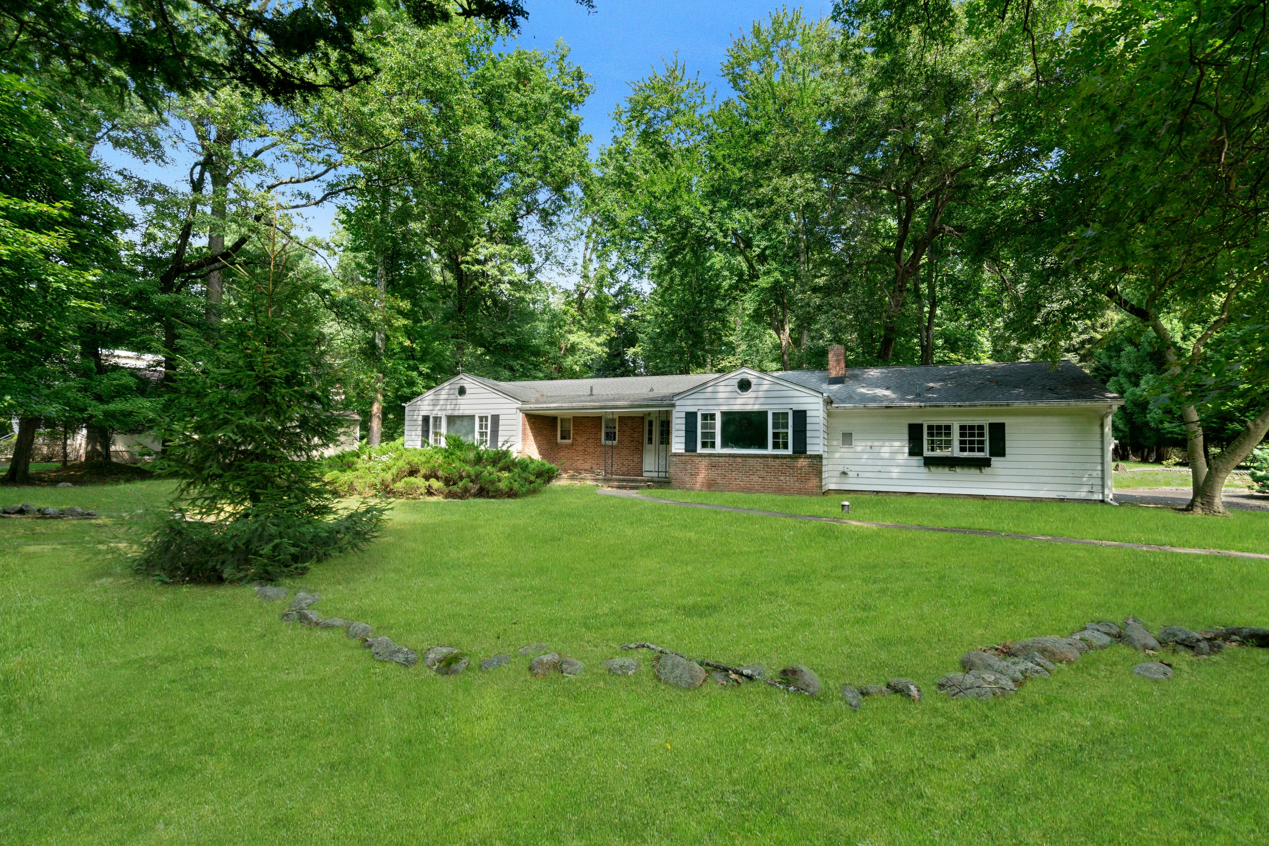 15 Pinehill Drive 