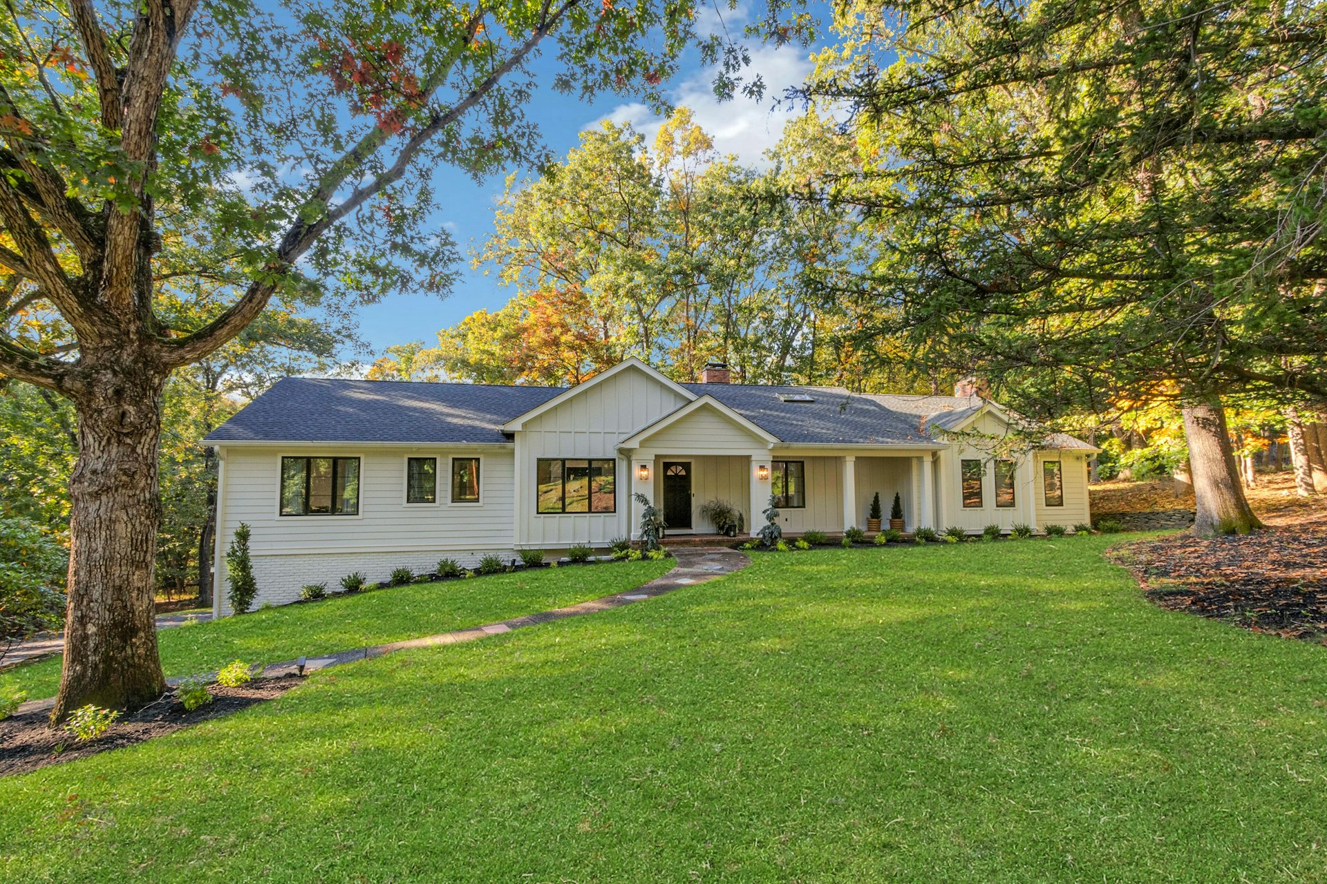 888 Briarwoods Road 