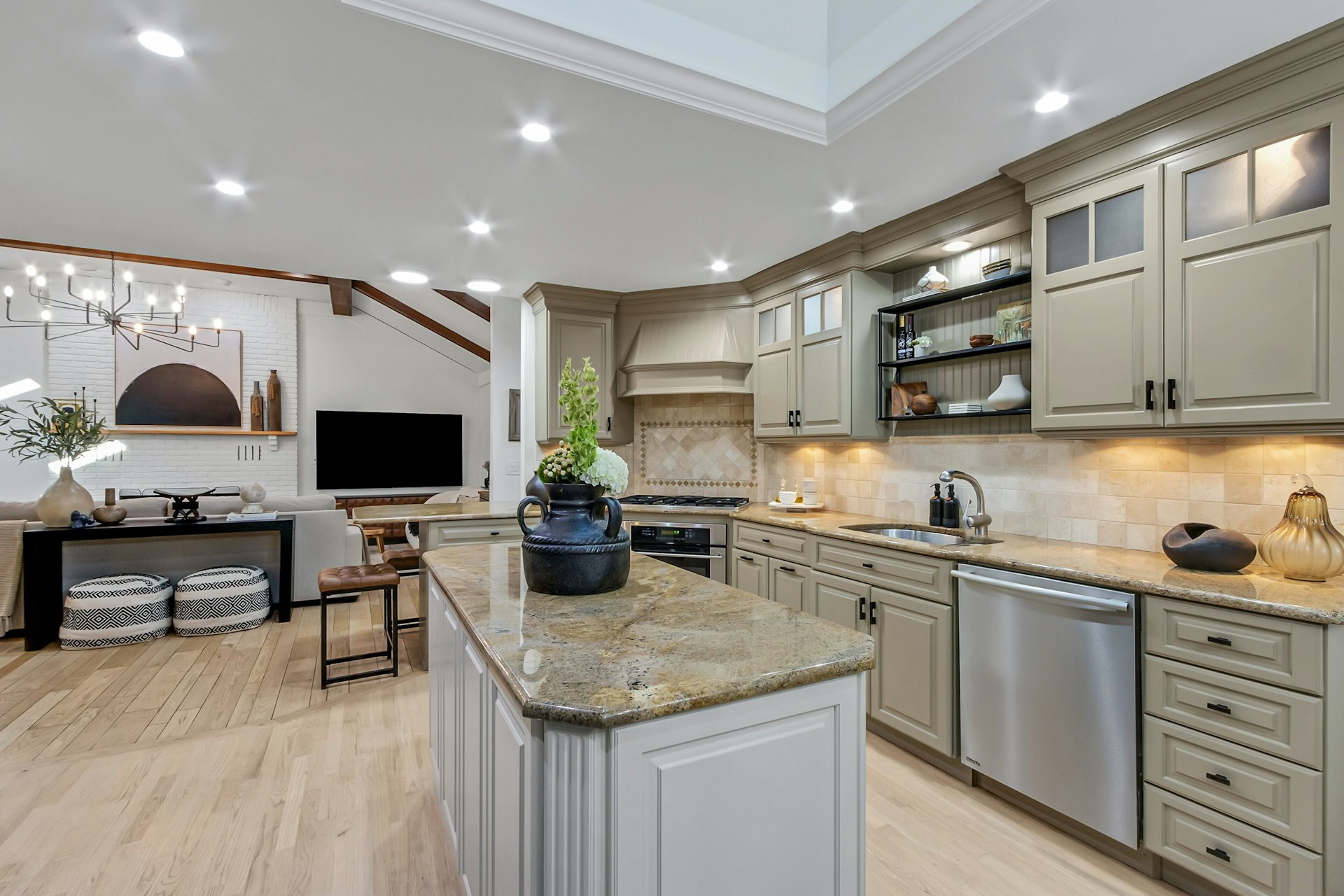 888 Briarwoods Road 