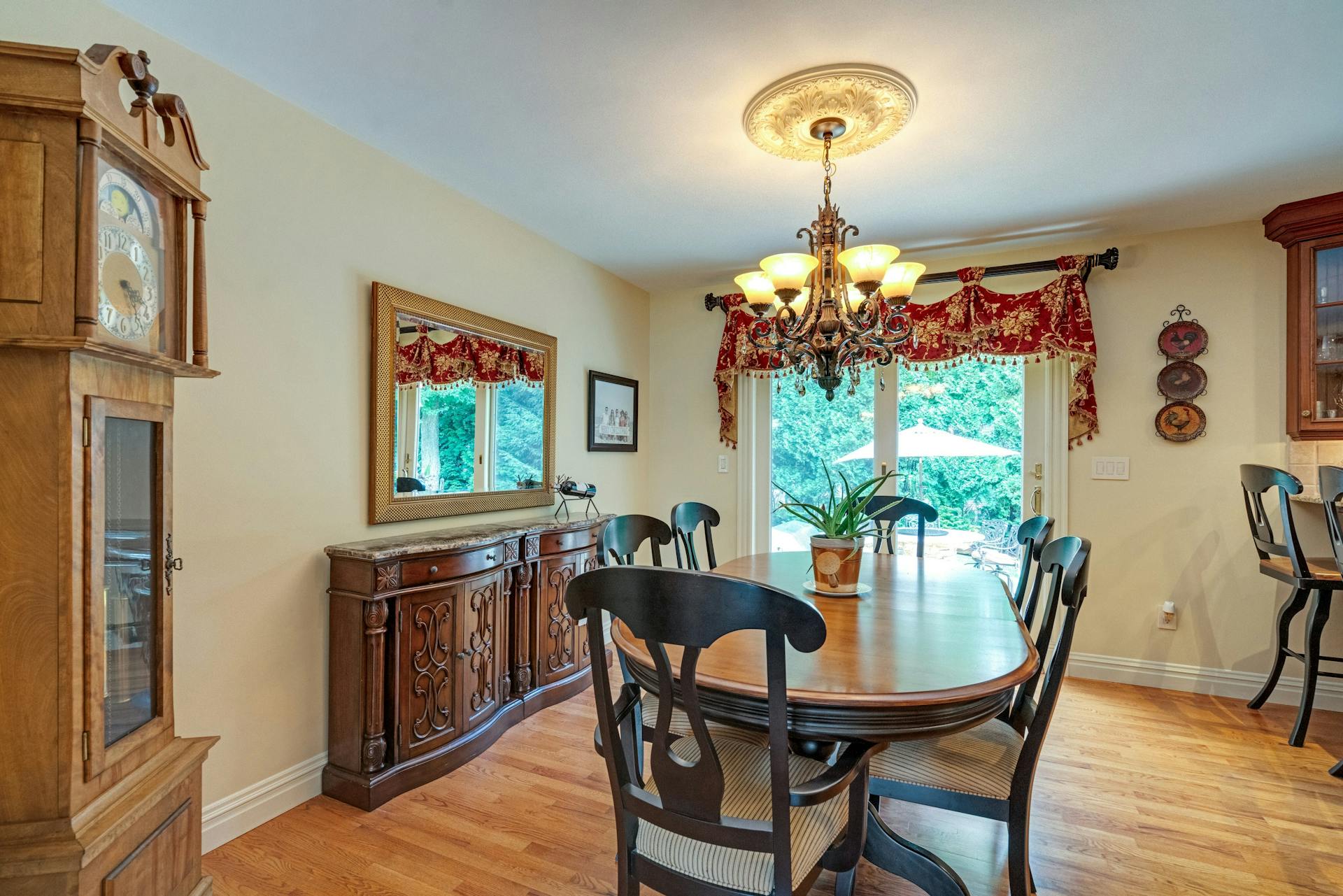 19 Colonial Heights Road 