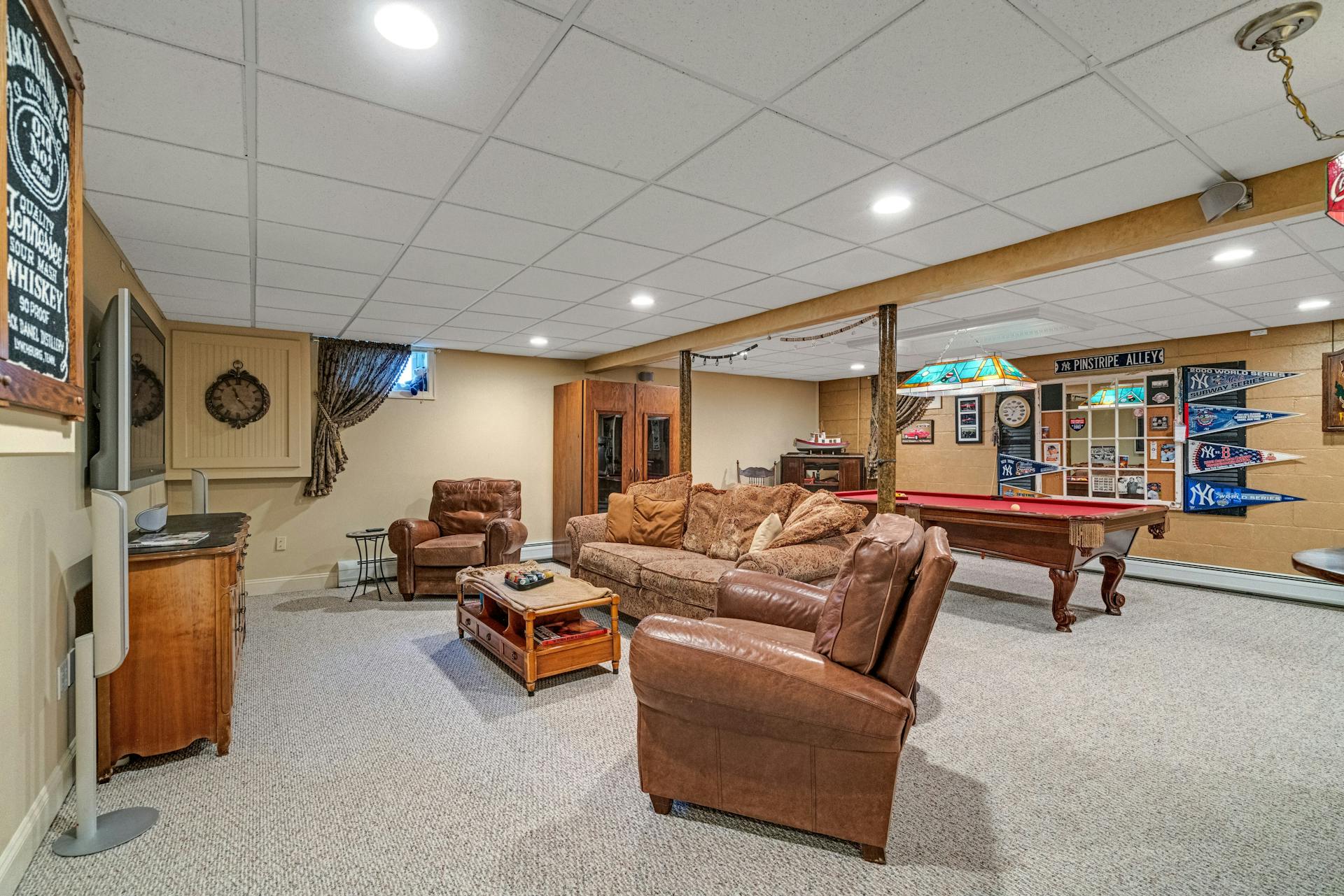 19 Colonial Heights Road 